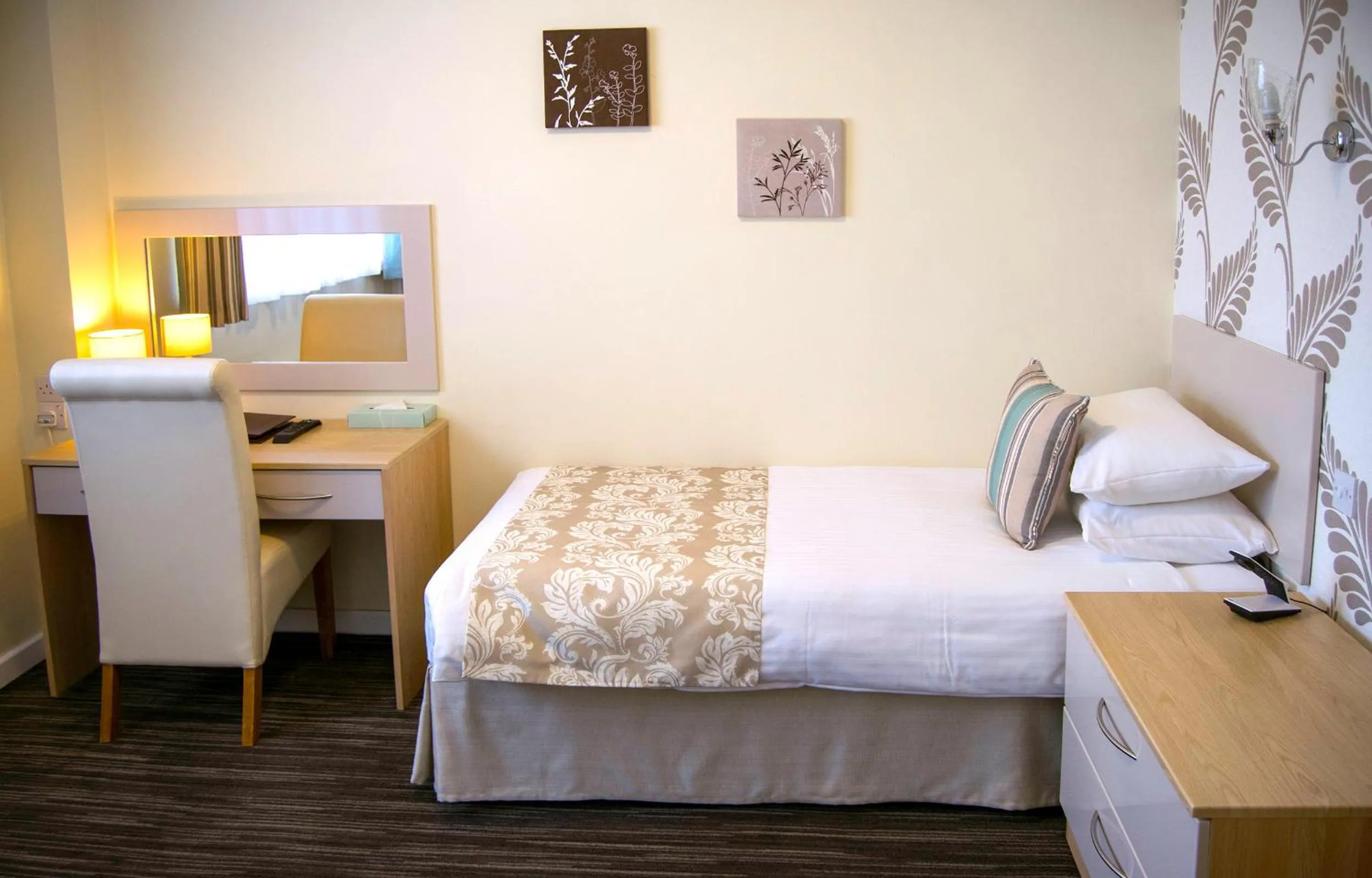 Bedroom, Bed in Biarritz Hotel