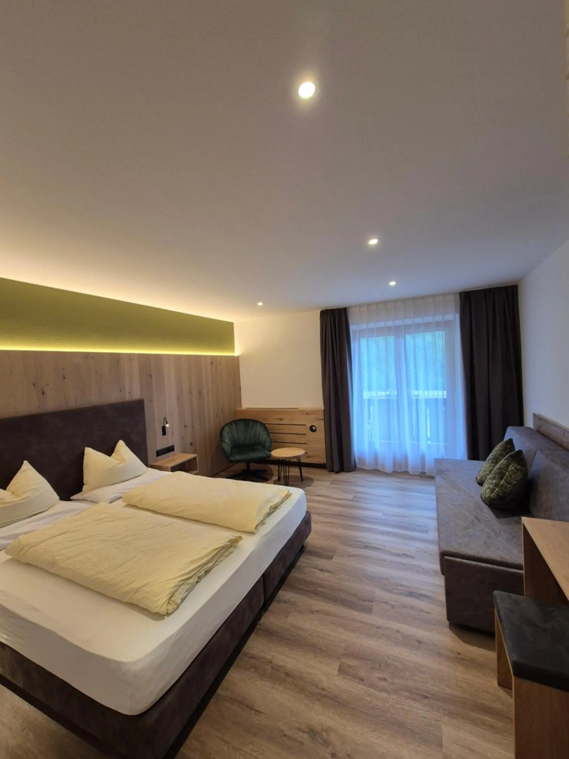 Photo of the whole room, Bed in Hotel Mignon