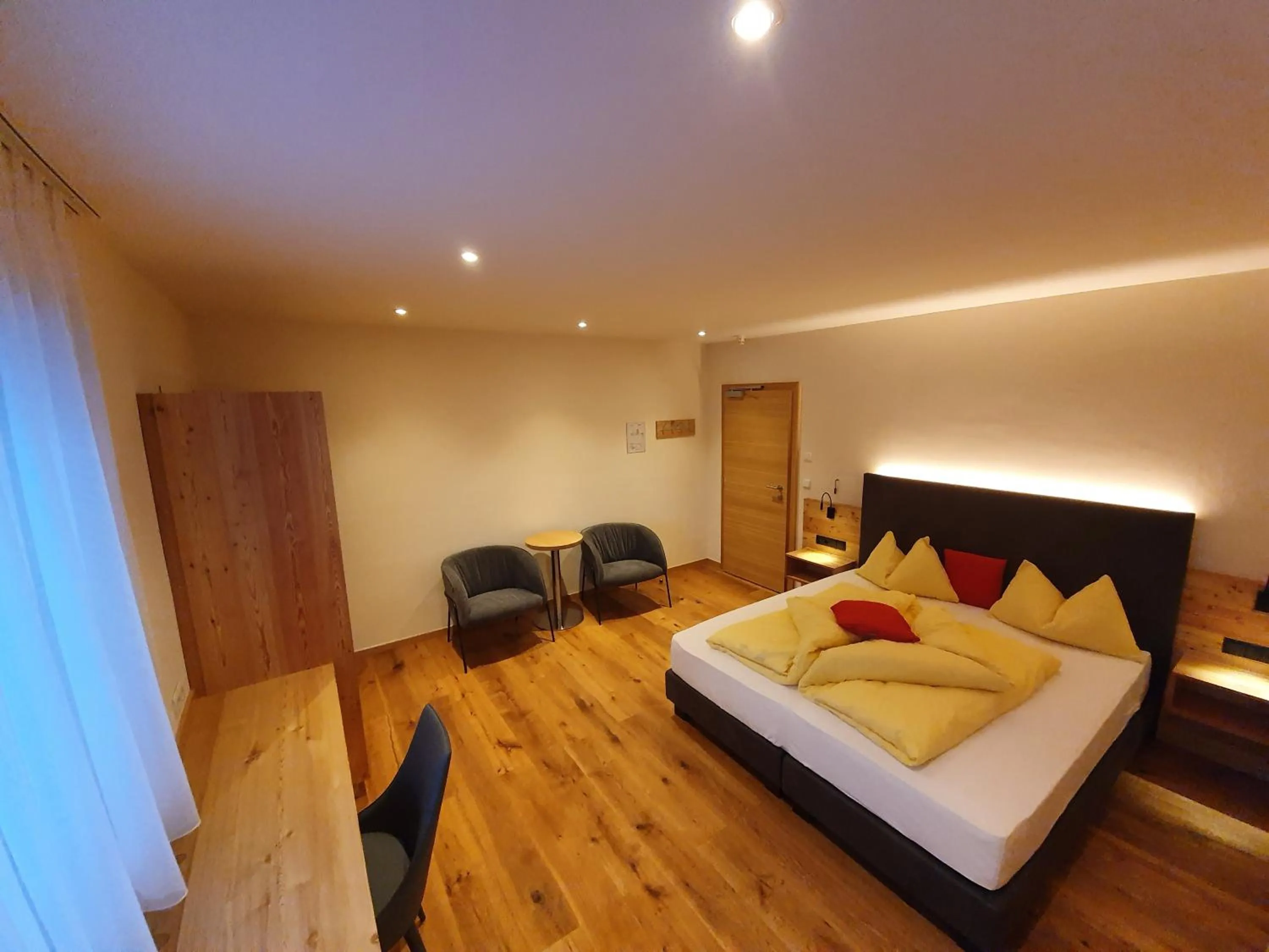 Photo of the whole room, Bed in Hotel Mignon