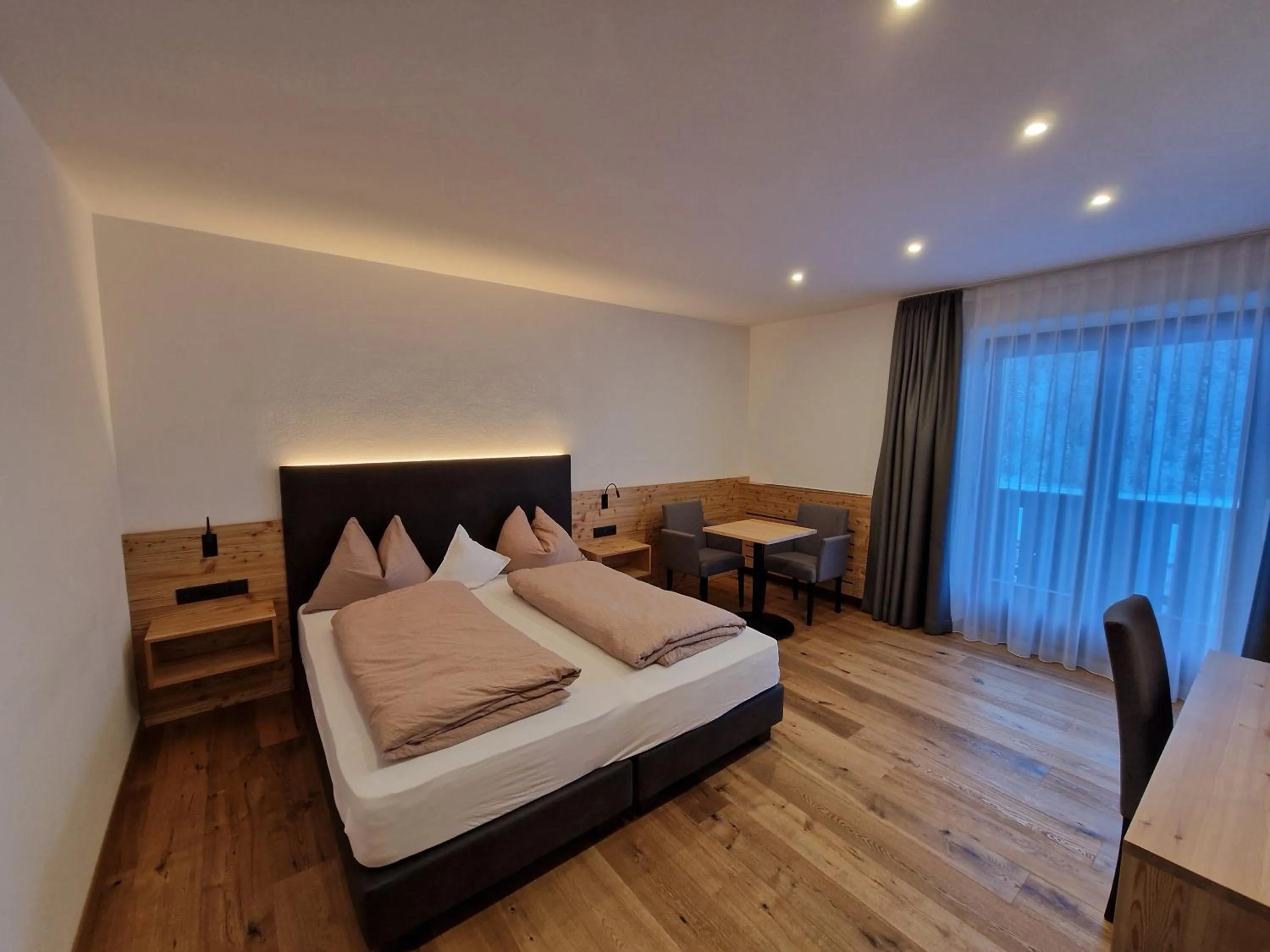 Photo of the whole room, Bed in Hotel Mignon