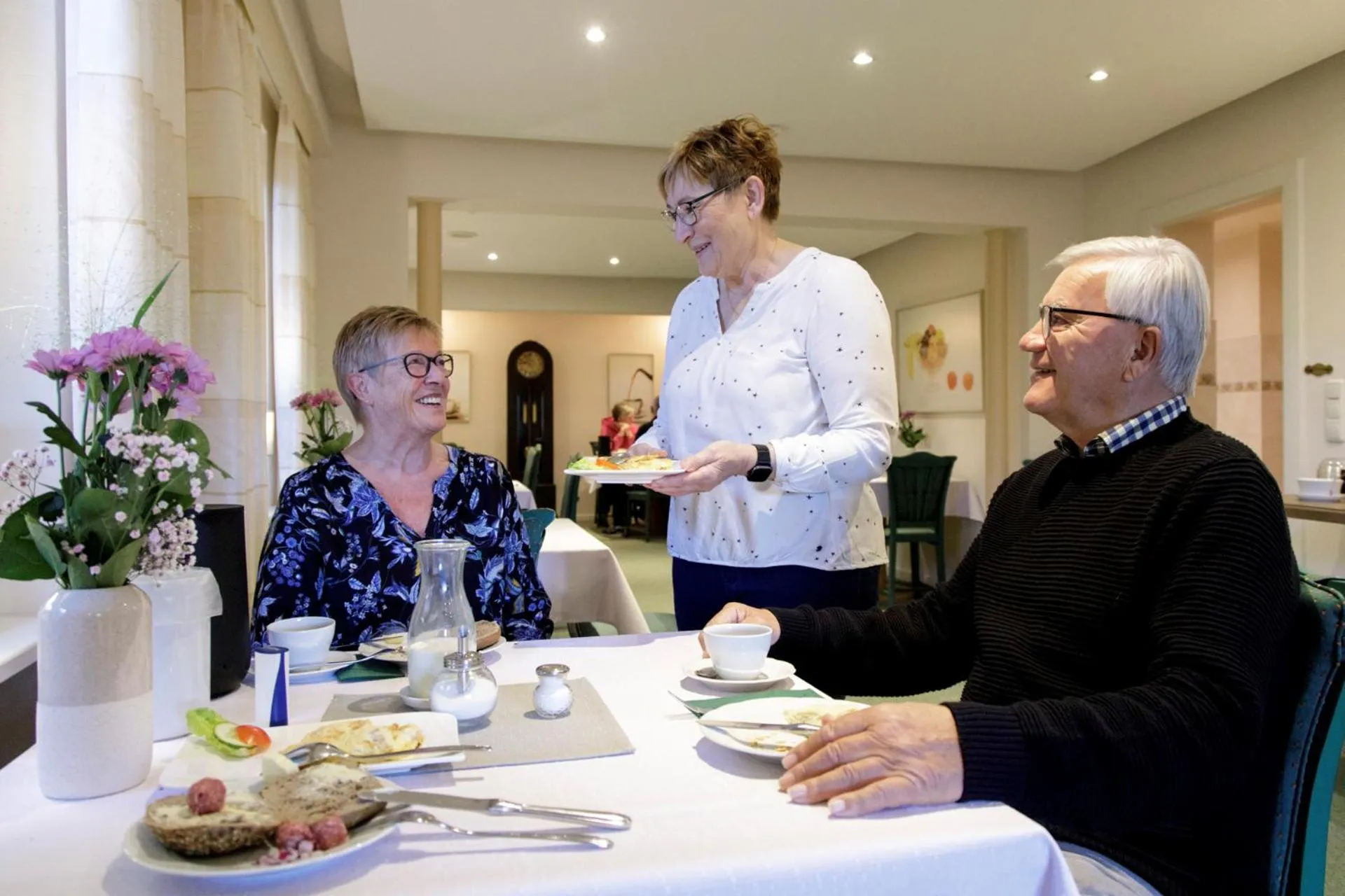 Restaurant/places to eat in Hotel See-Villa