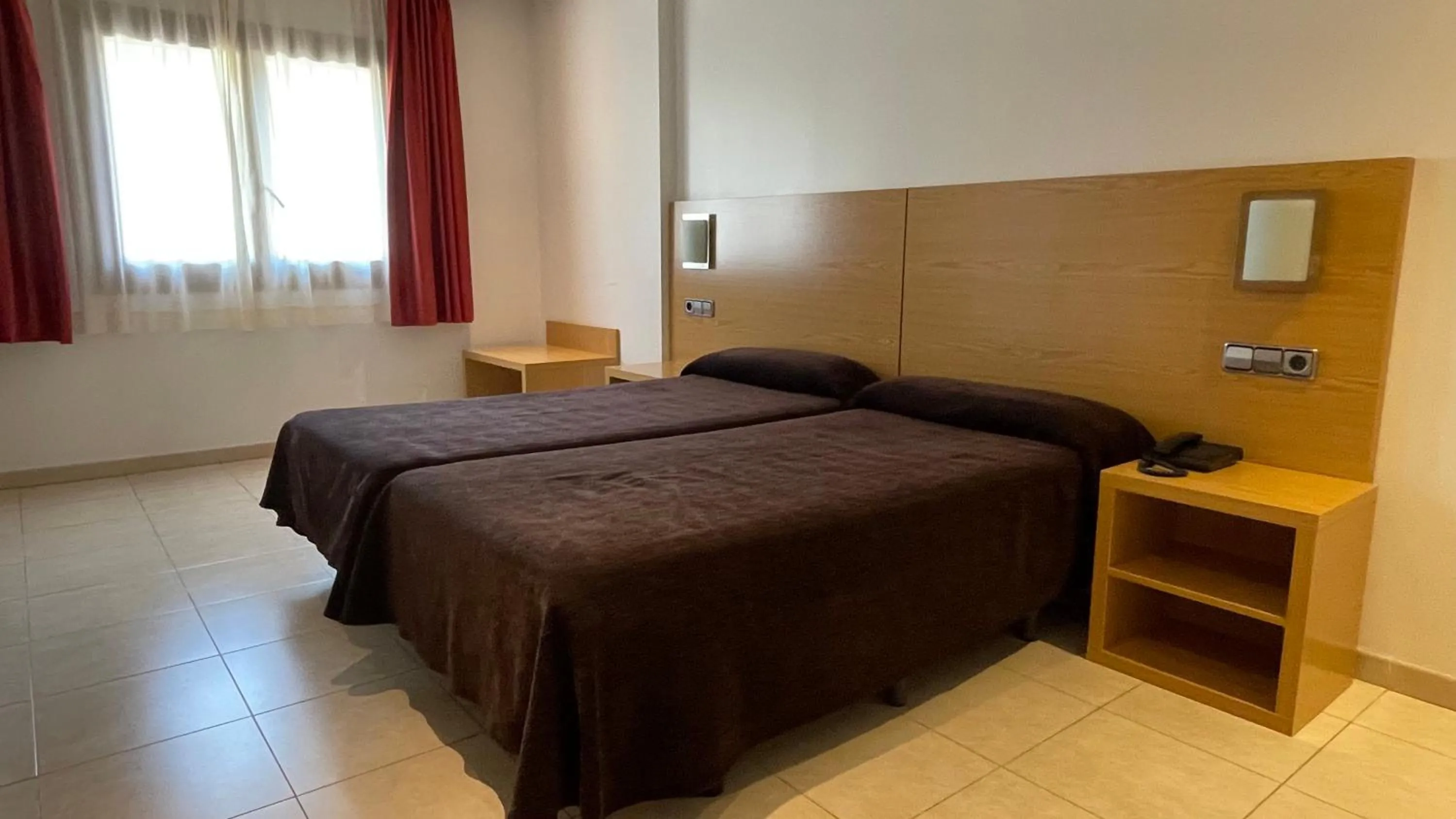 Twin Room in Hotel Font del Pla