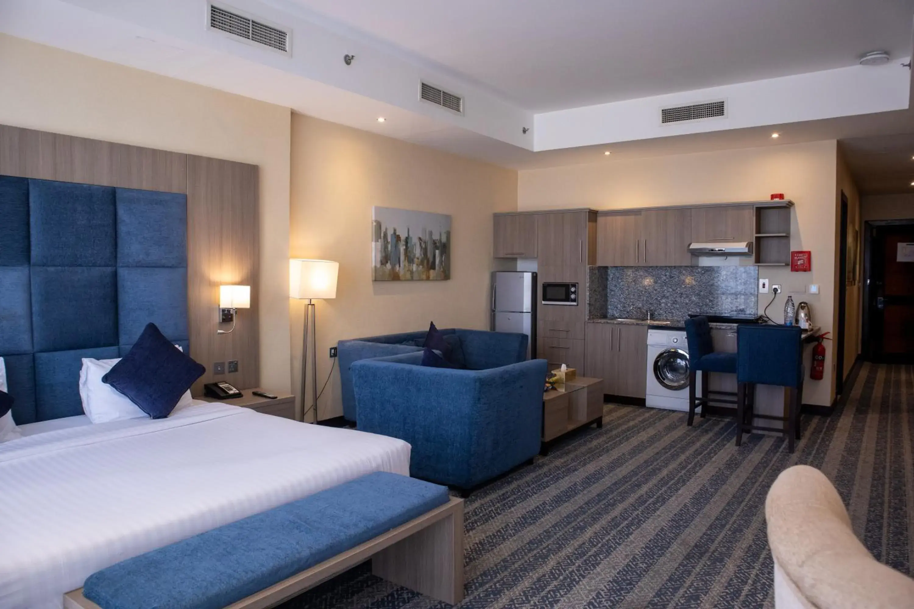 Kitchen or kitchenette, Bed in The CASTLE PREMIUM HOTEL Kitchen or kitchenette, Bed in The CASTLE PREMIUM HOTEL