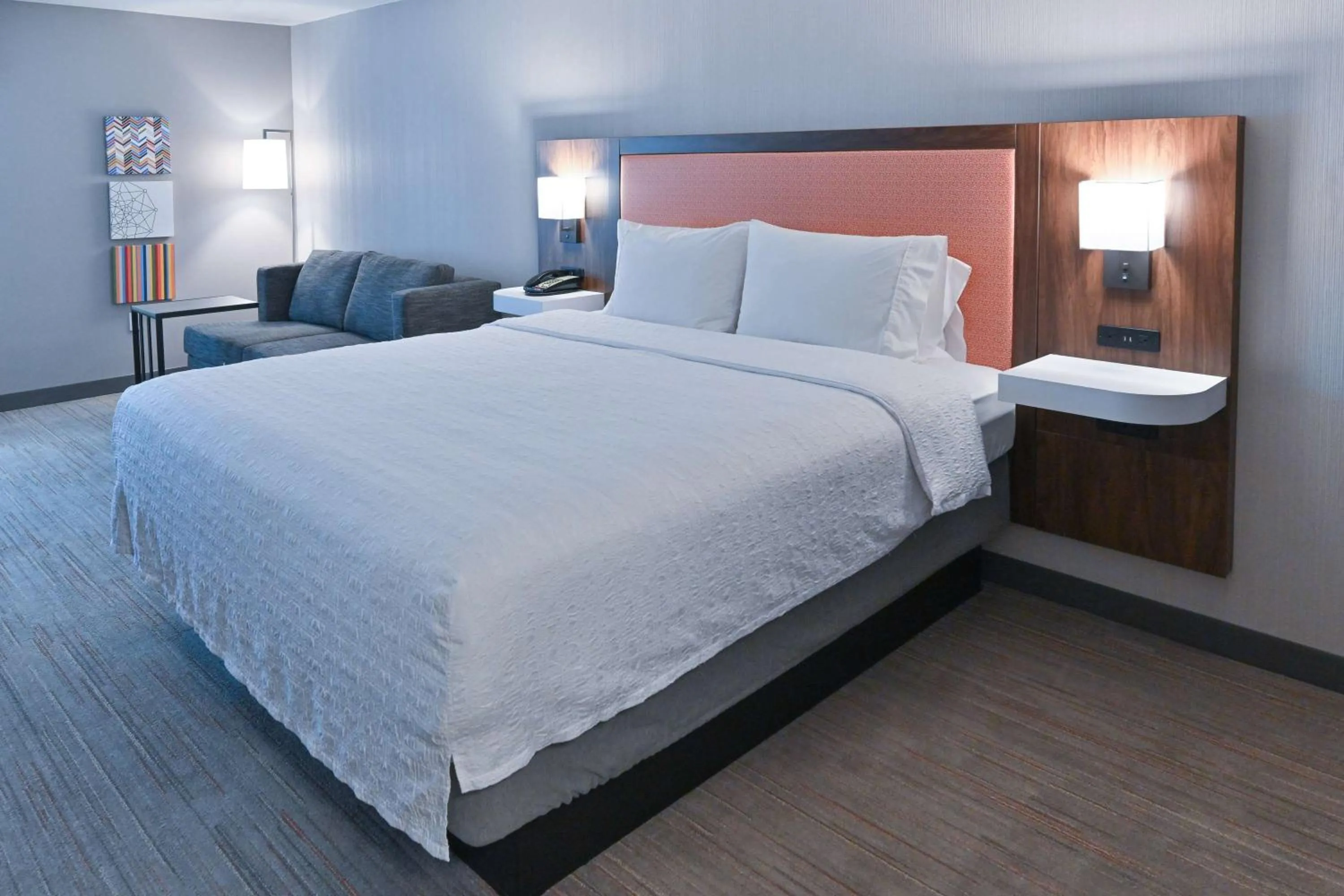 Bed in Hampton Inn Fremont