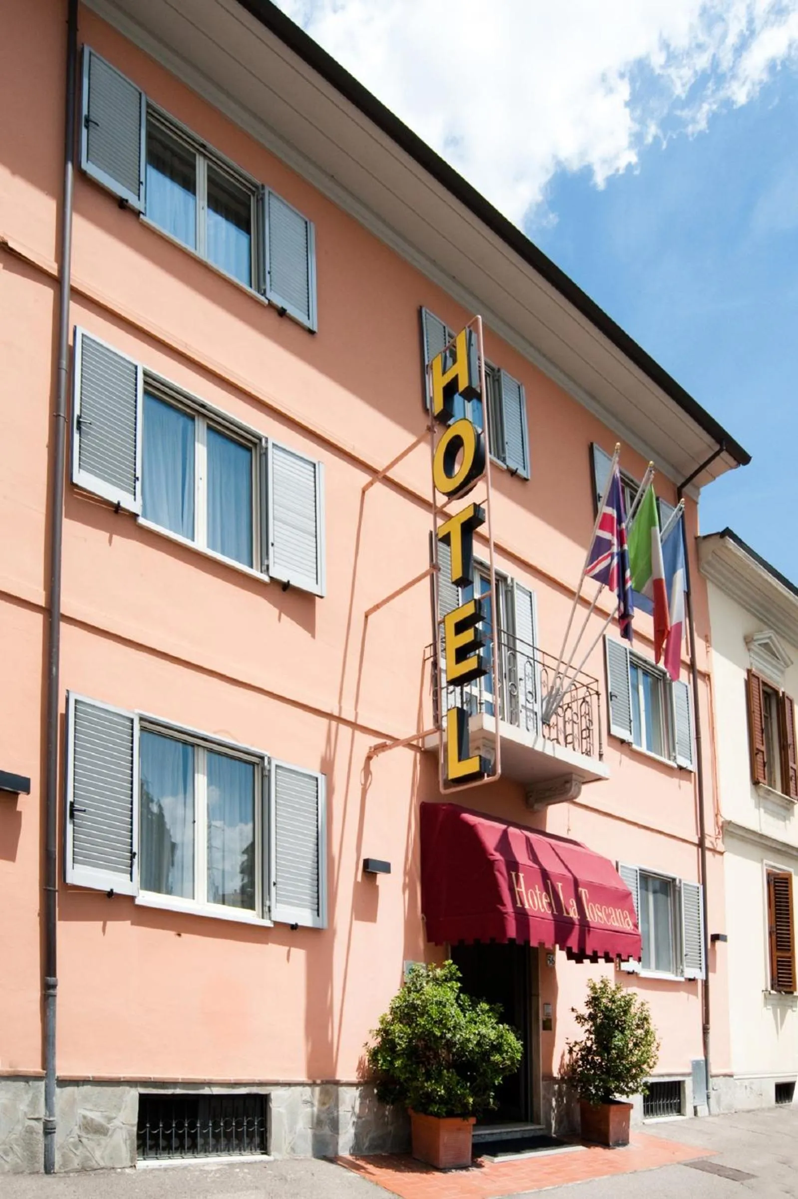 Facade/entrance in Hotel La Toscana