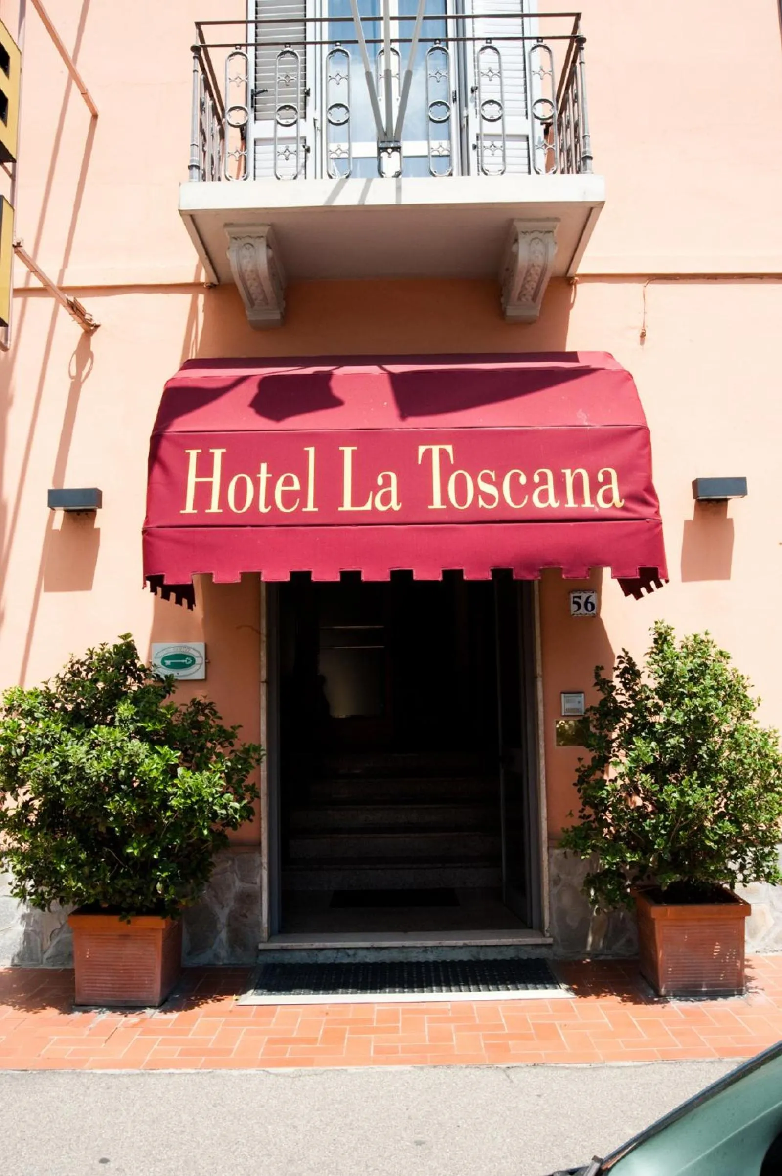 Facade/entrance in Hotel La Toscana