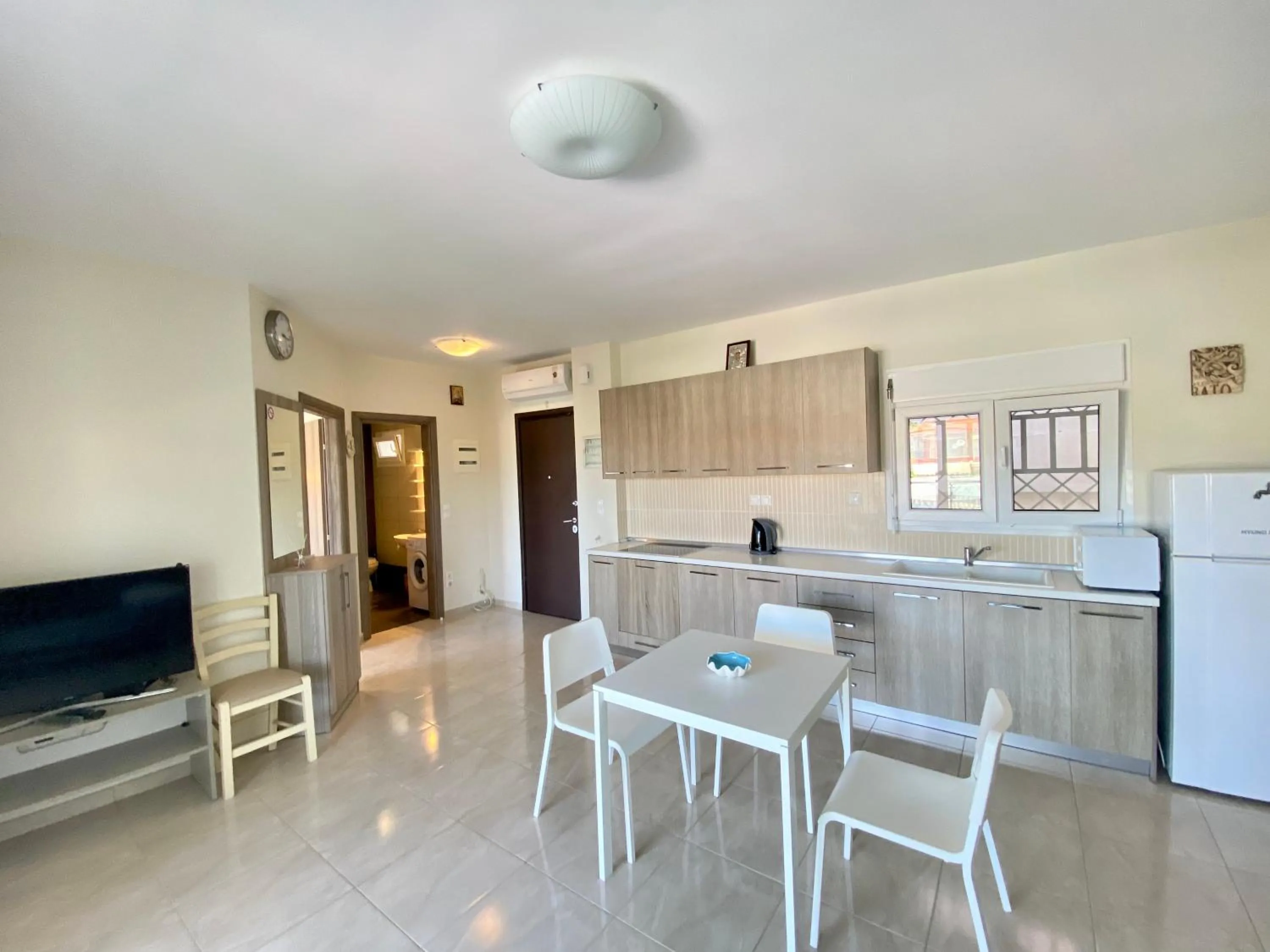 Kitchen or kitchenette in EllinFos Apartments