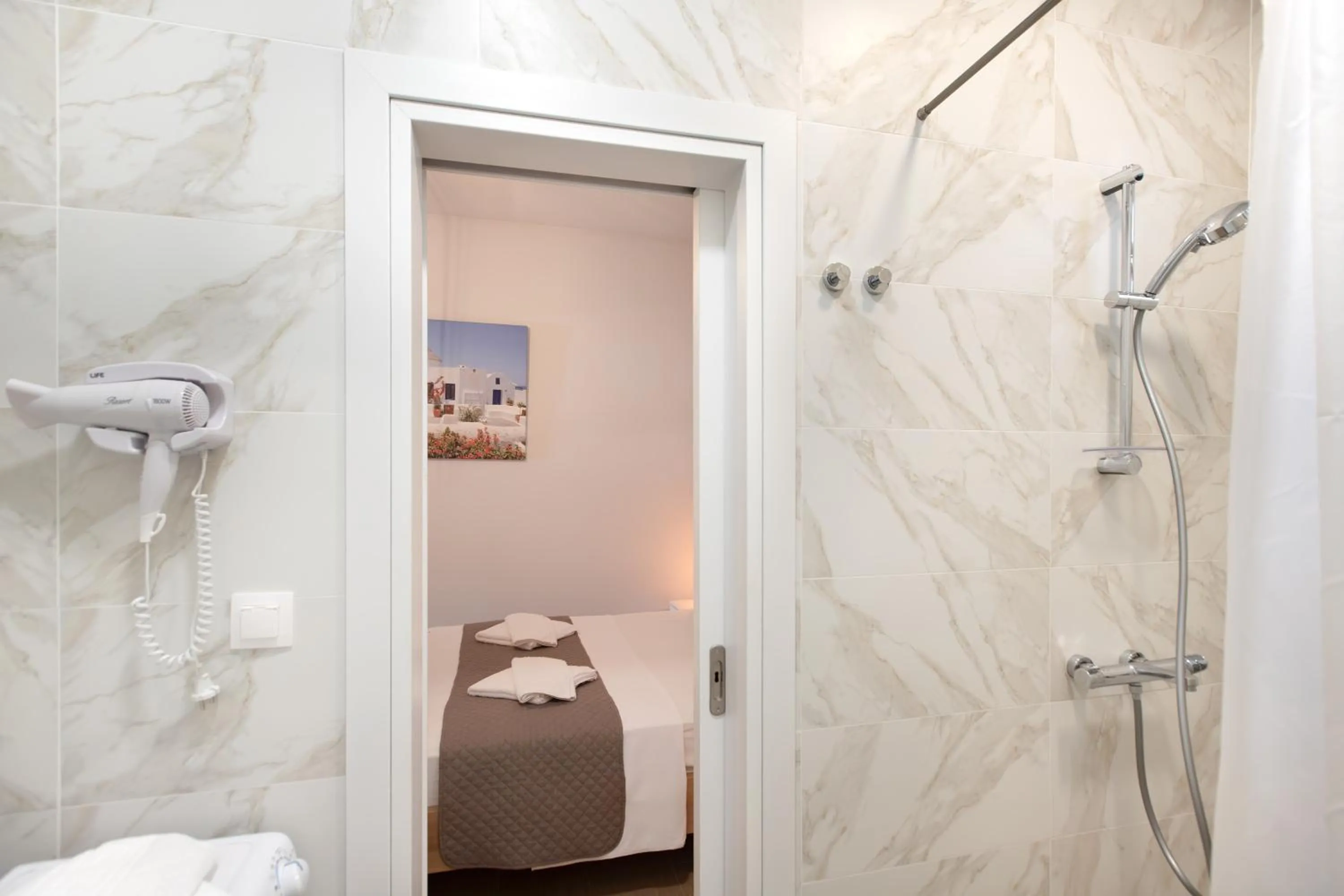 Bathroom in EllinFos Apartments