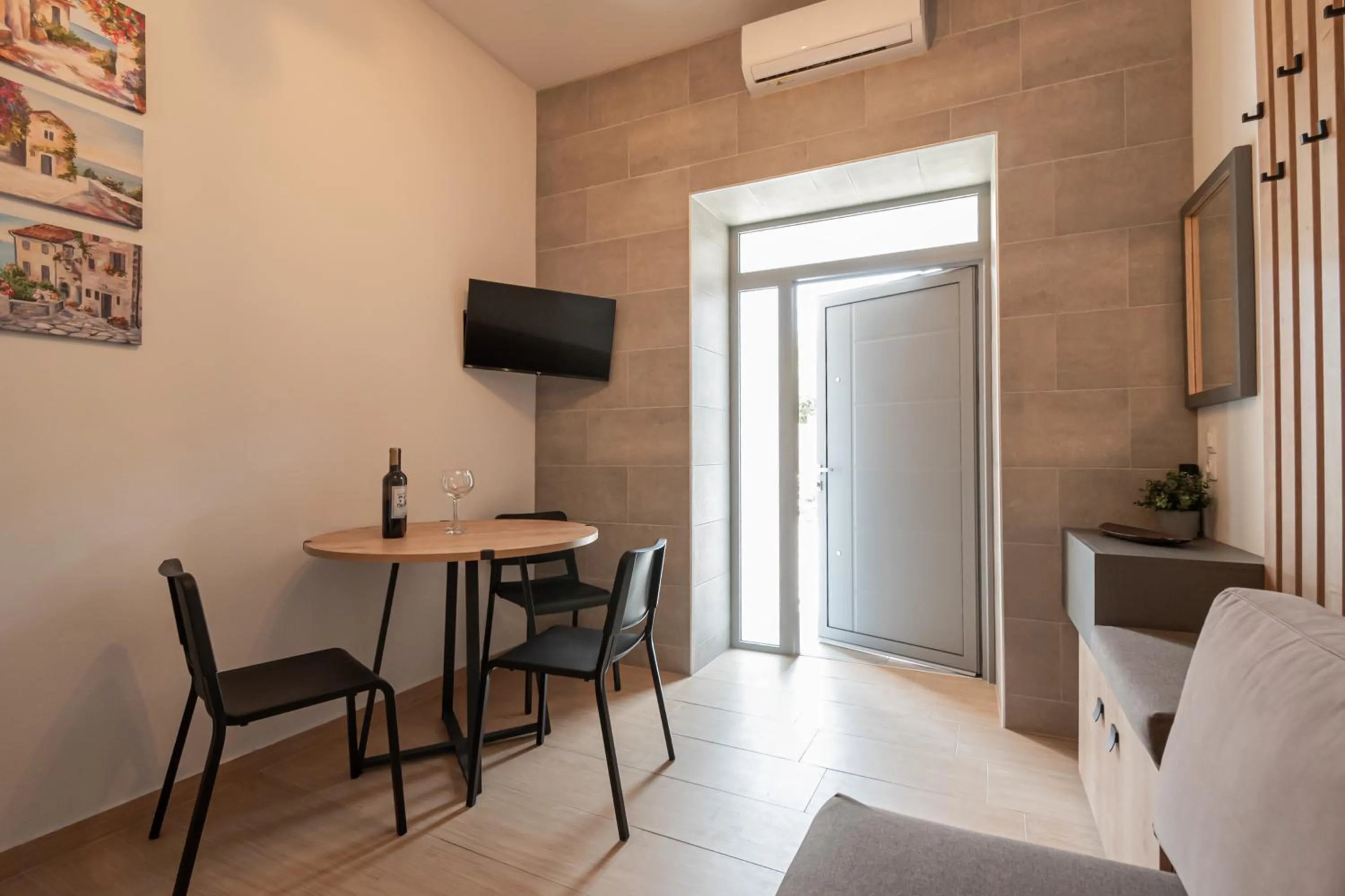 TV and multimedia in EllinFos Apartments