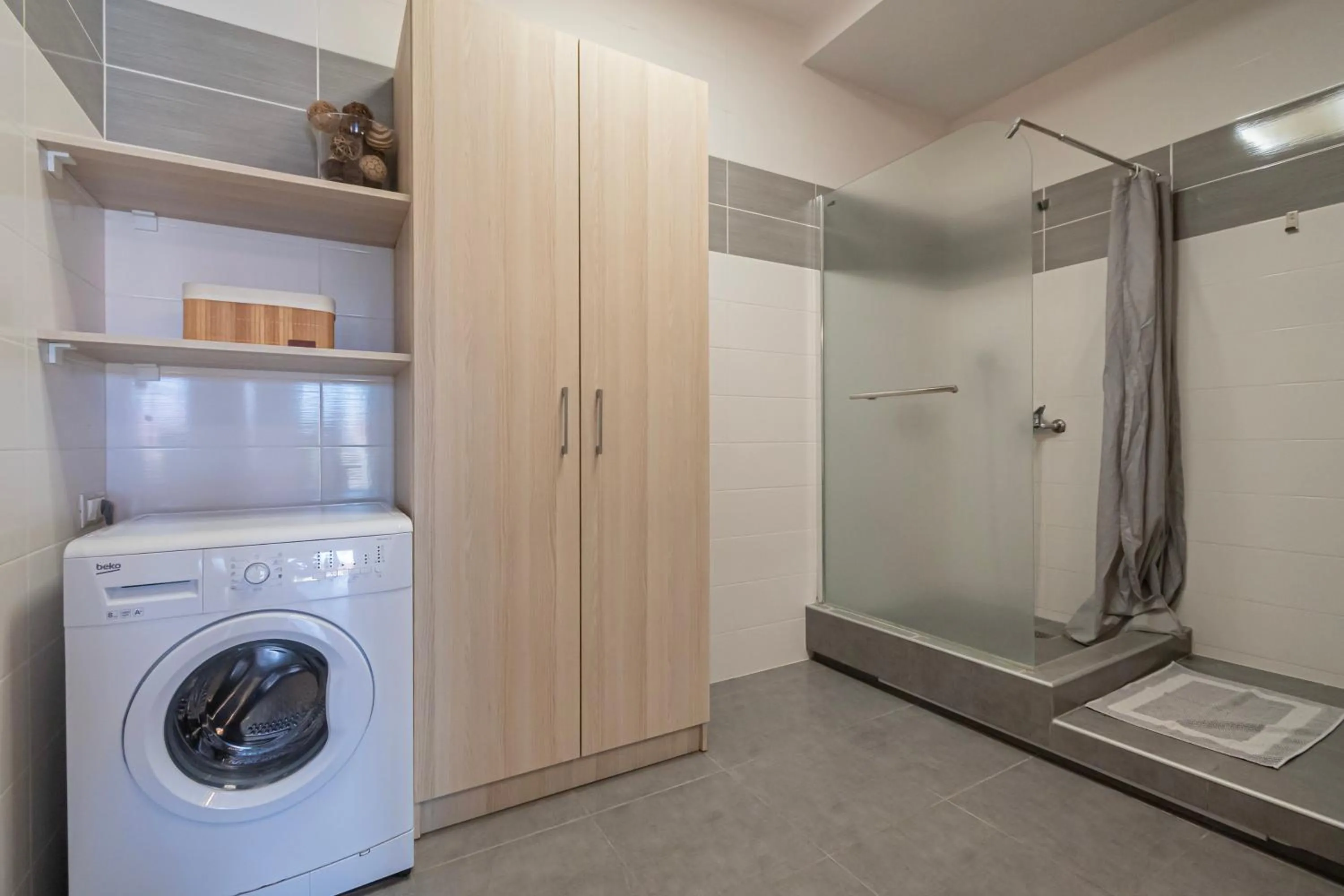 washing machine in EllinFos Apartments