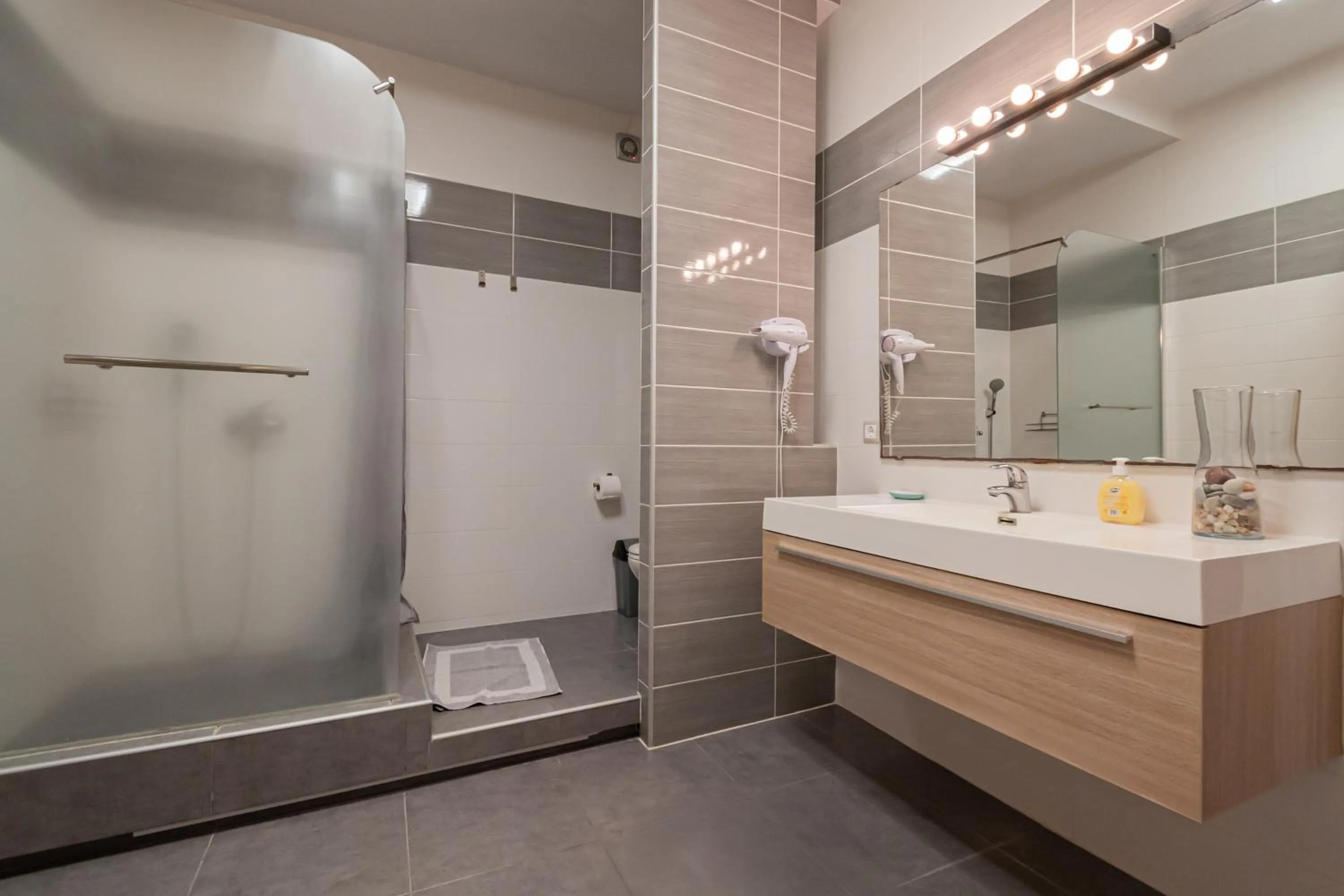 Bathroom in EllinFos Apartments