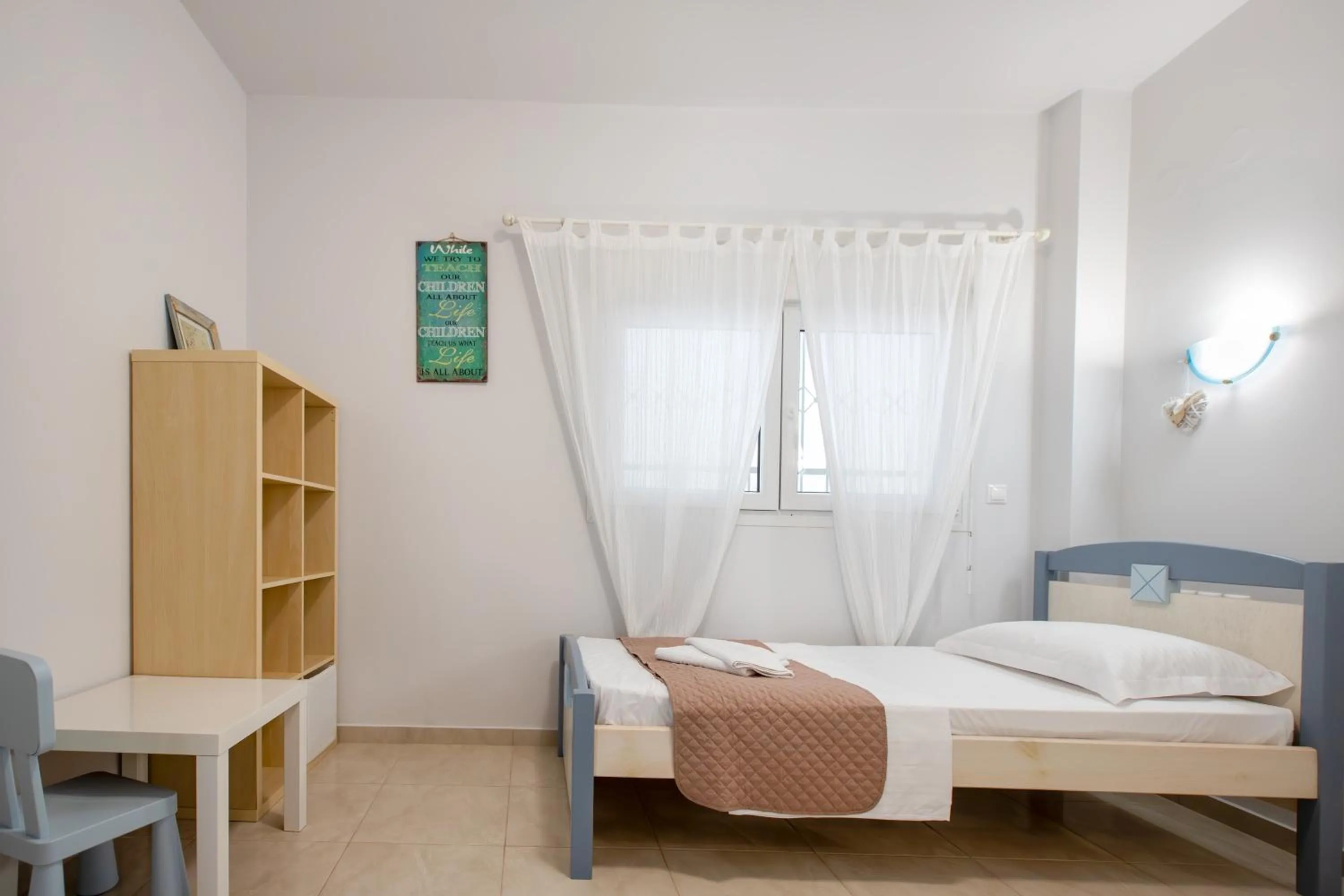 Bedroom, Bed in EllinFos Apartments