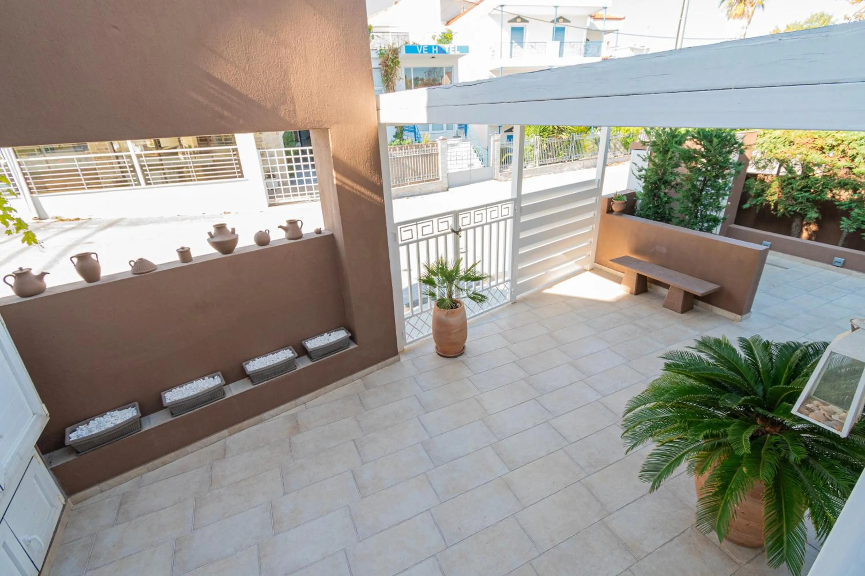 Facade/entrance in EllinFos Apartments