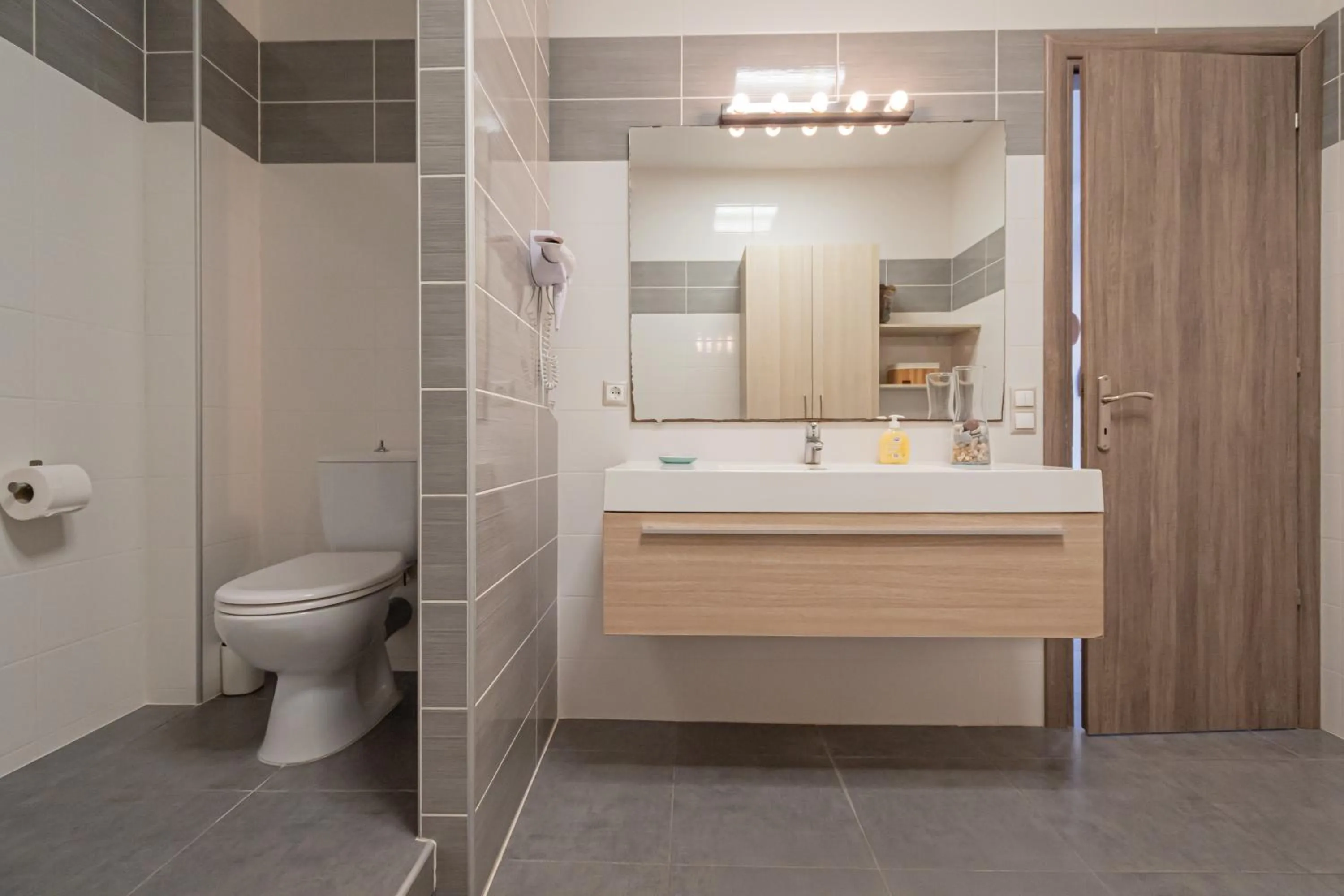 Bathroom in EllinFos Apartments