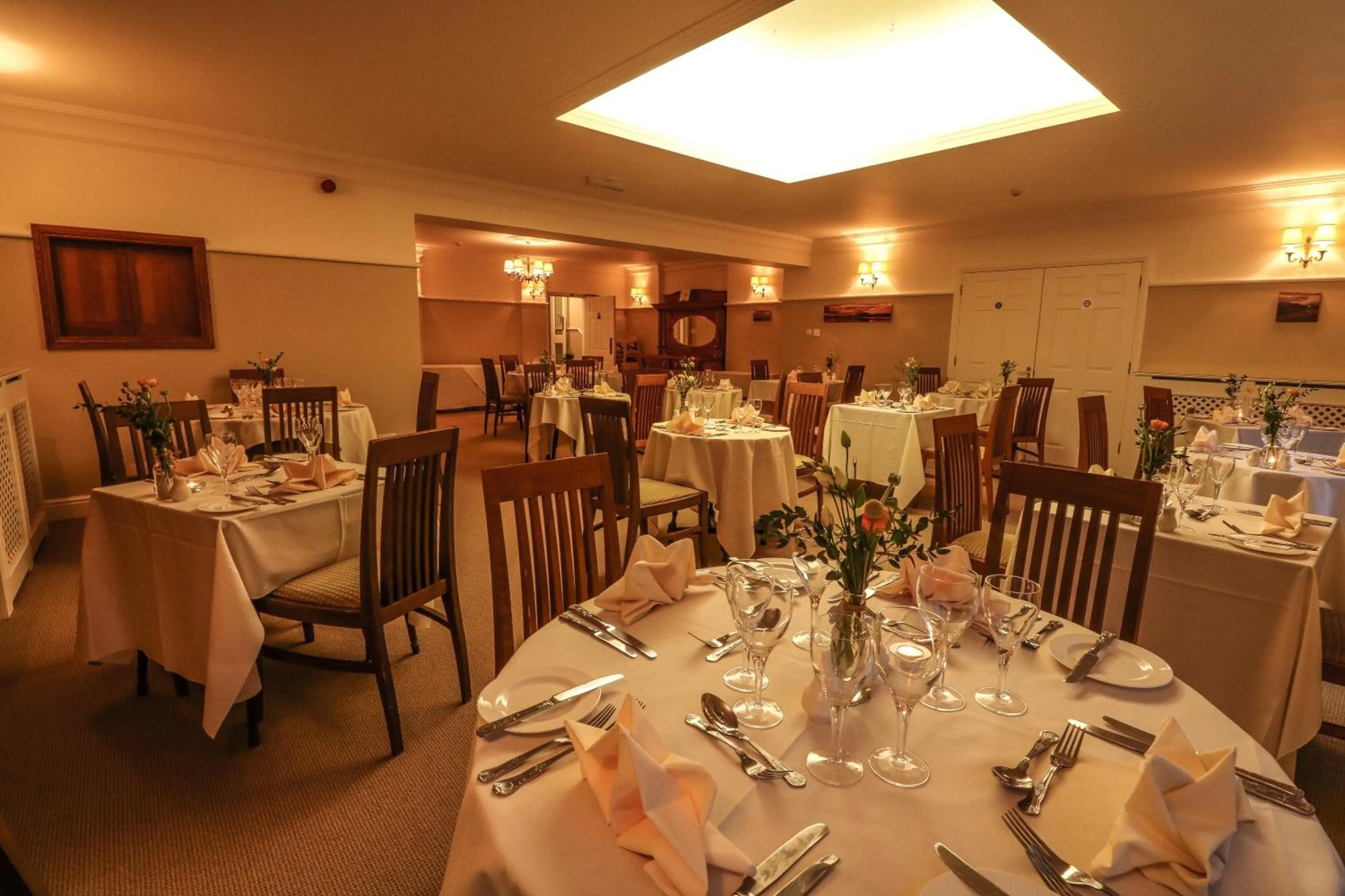 Restaurant/places to eat in Briery Wood Hotel