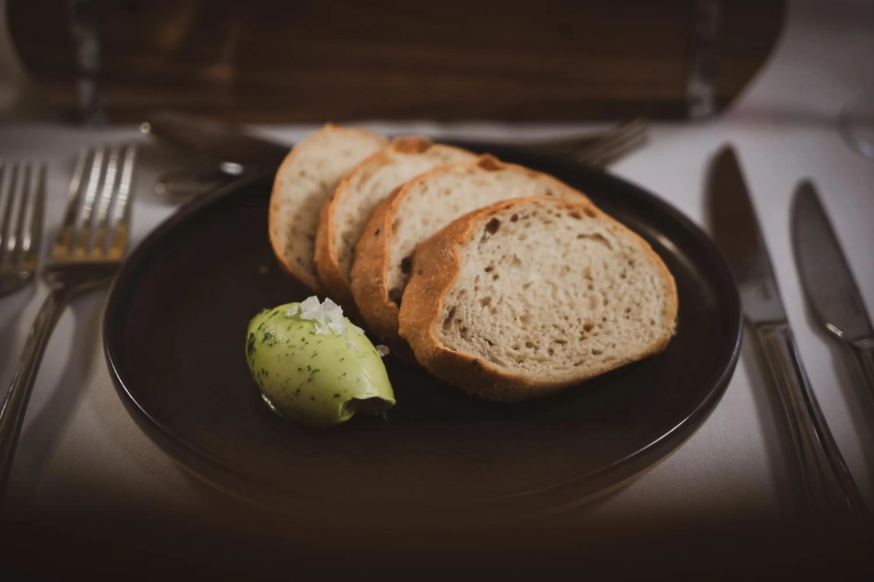 Restaurant/places to eat in Briery Wood Hotel