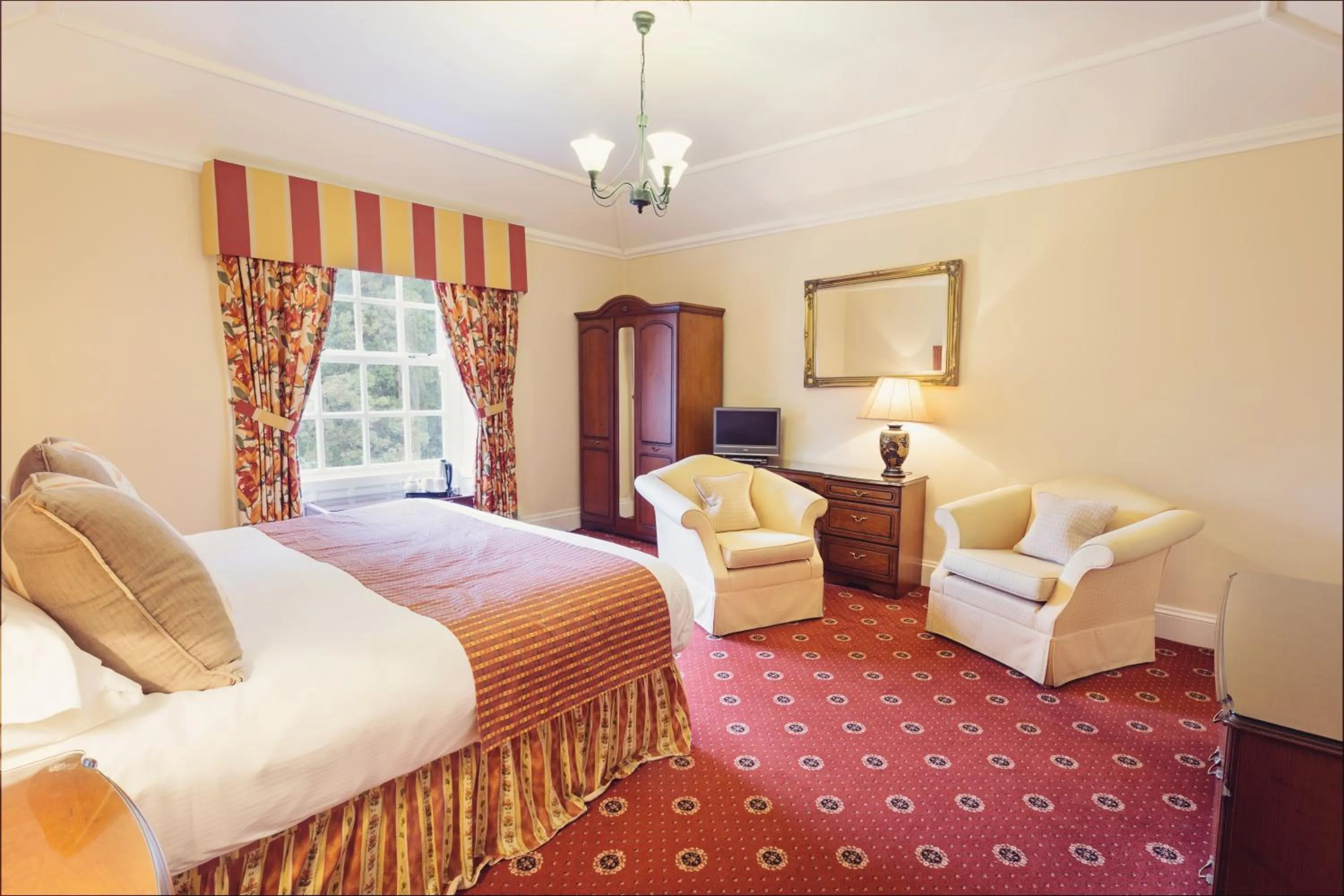 Bed in Briery Wood Hotel