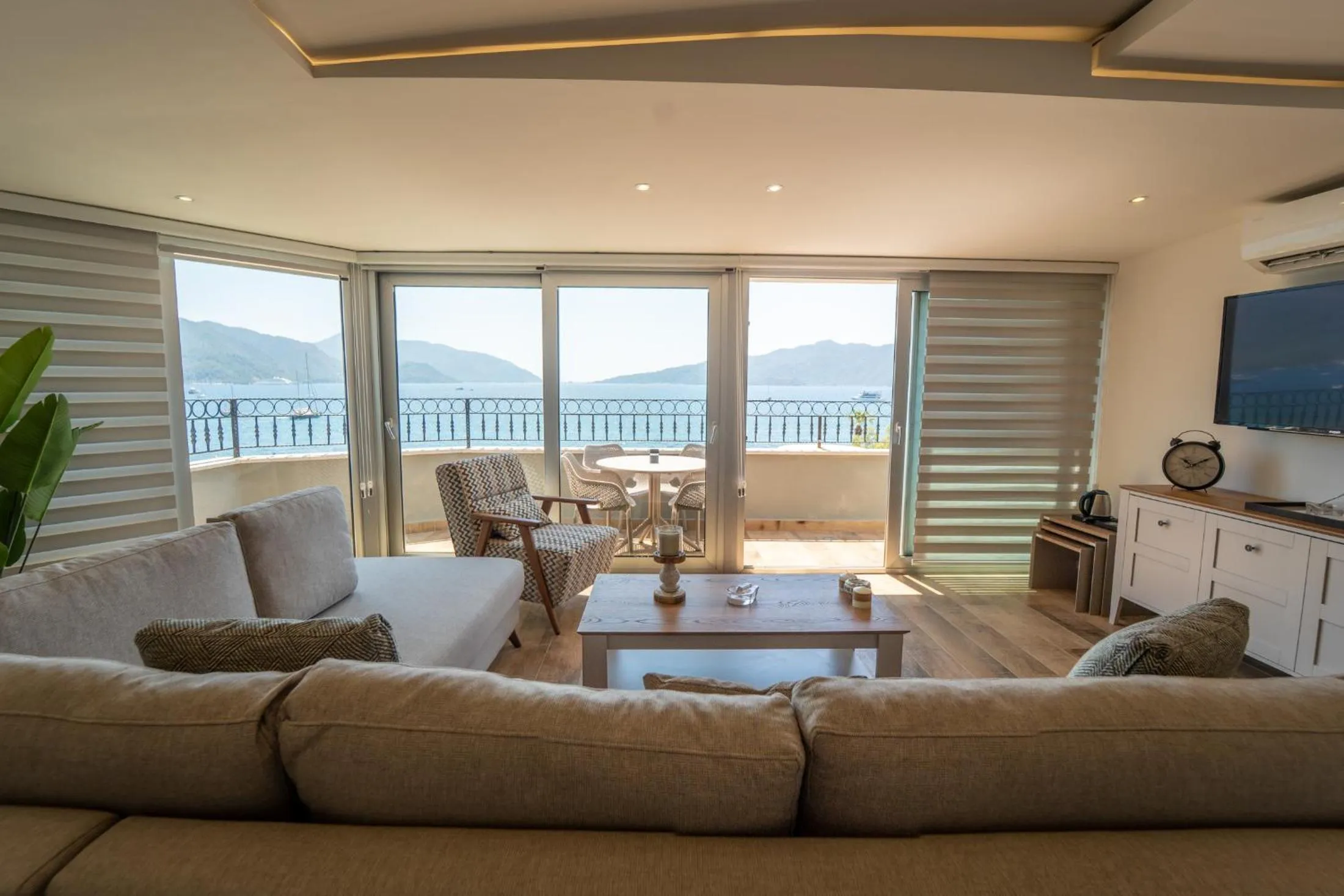 Aurasia Sea Side Hotel