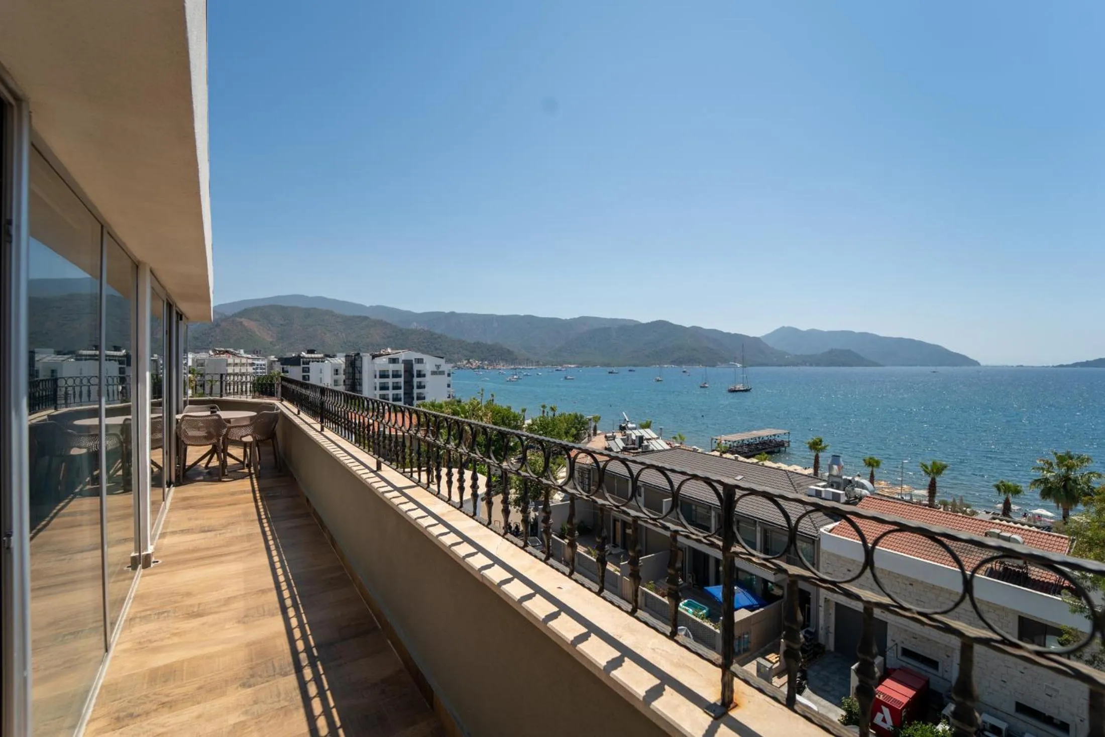 Aurasia Sea Side Hotel