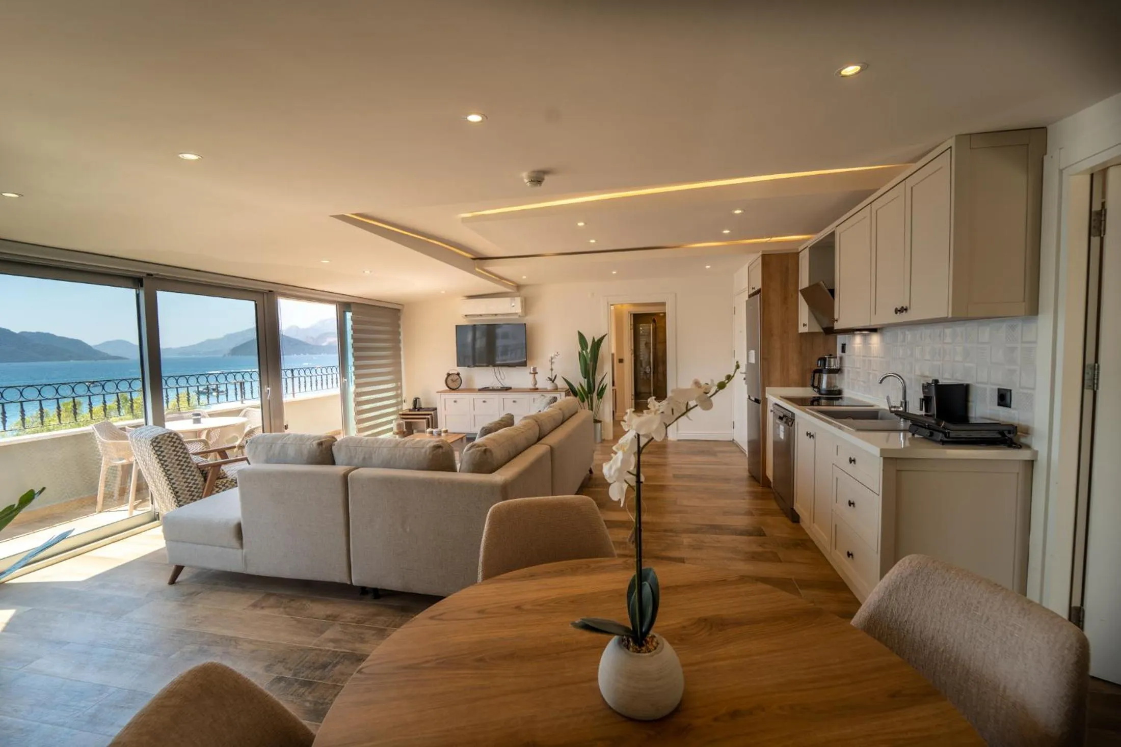 Aurasia Sea Side Hotel