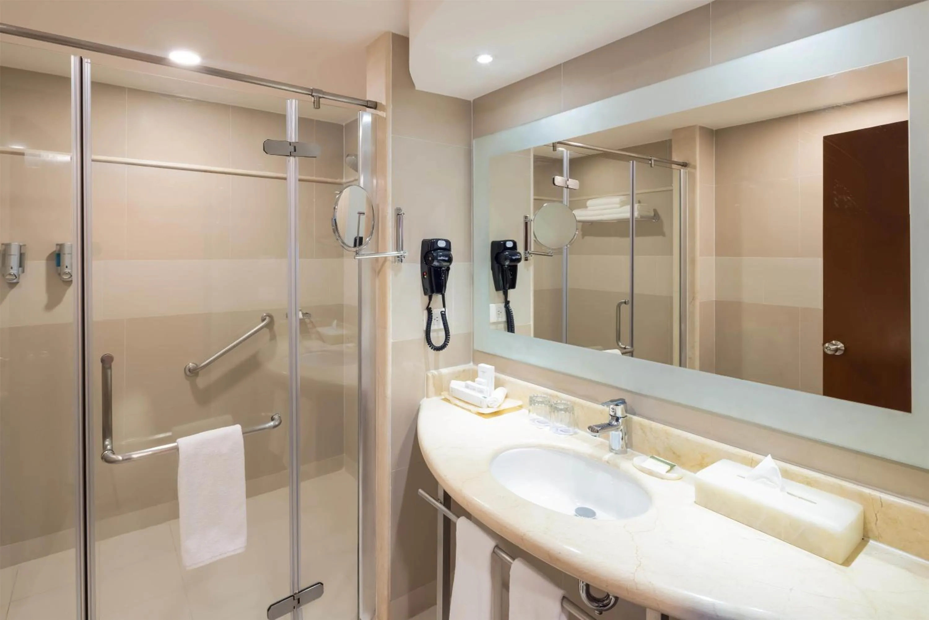 Bathroom in Occidental Tucancún - All Inclusive