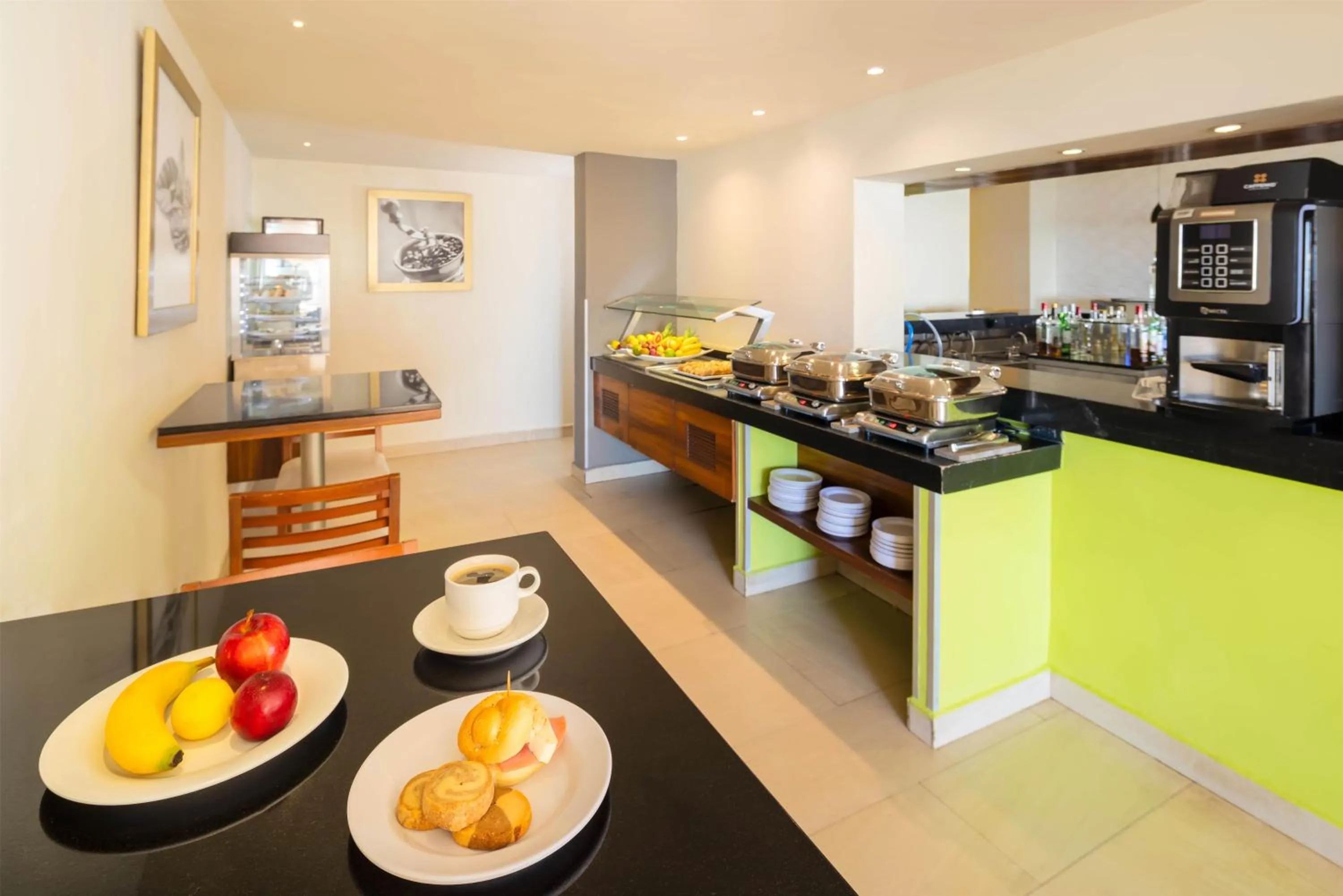 Breakfast in Occidental Tucancún - All Inclusive