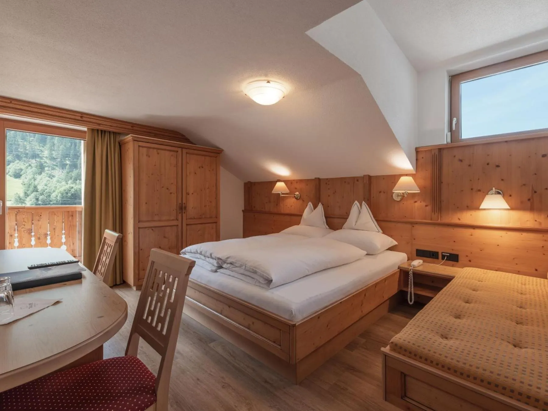 Photo of the whole room, Bed in Hotel Traube