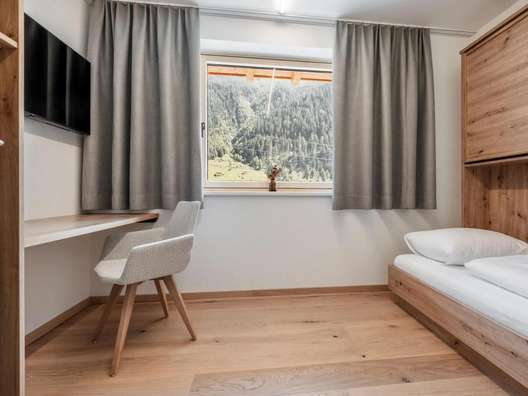 Photo of the whole room, Bed in Hotel Traube