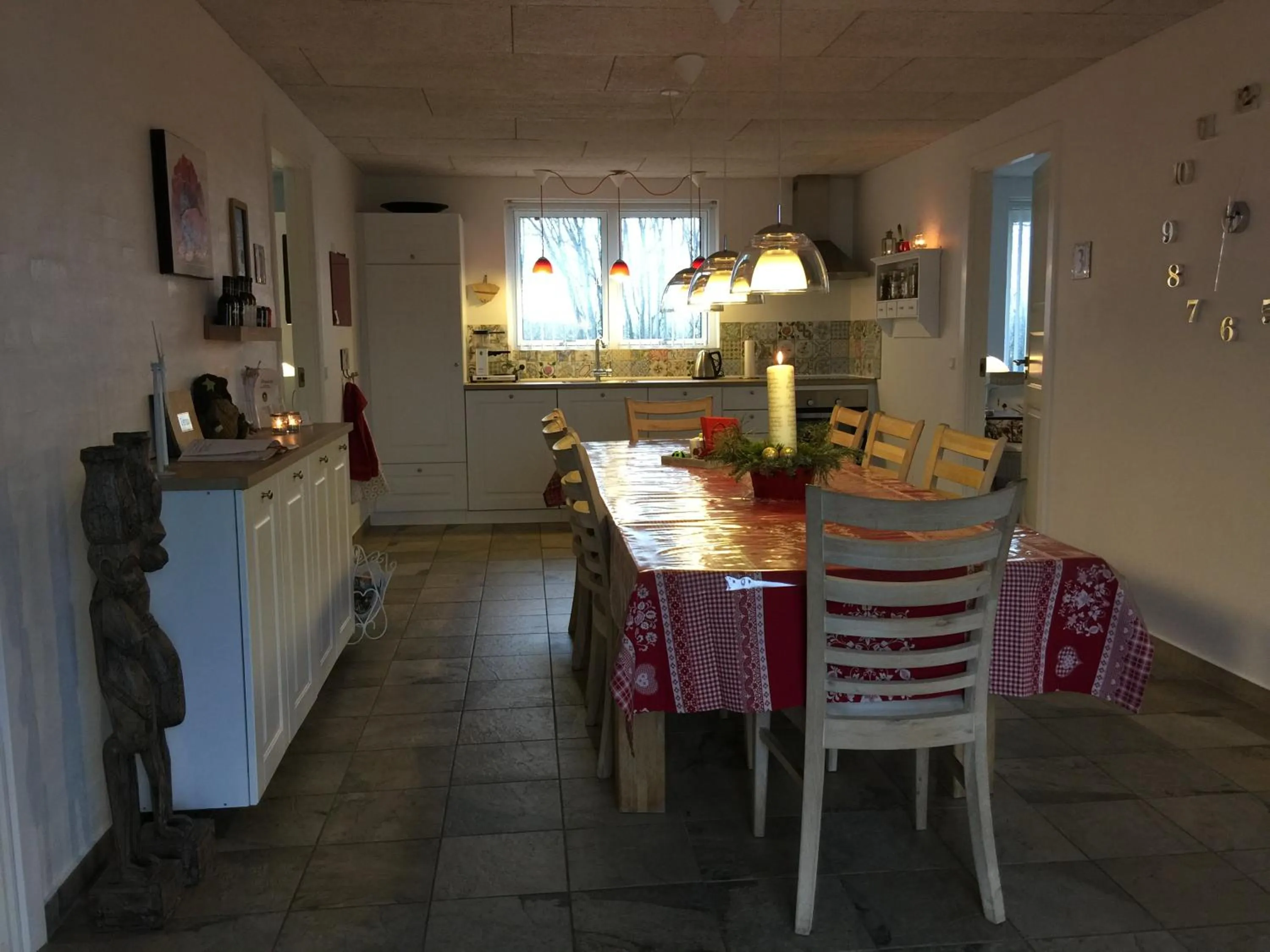 Communal kitchen in Sov Godt i Arnborg Bed & Breakfast