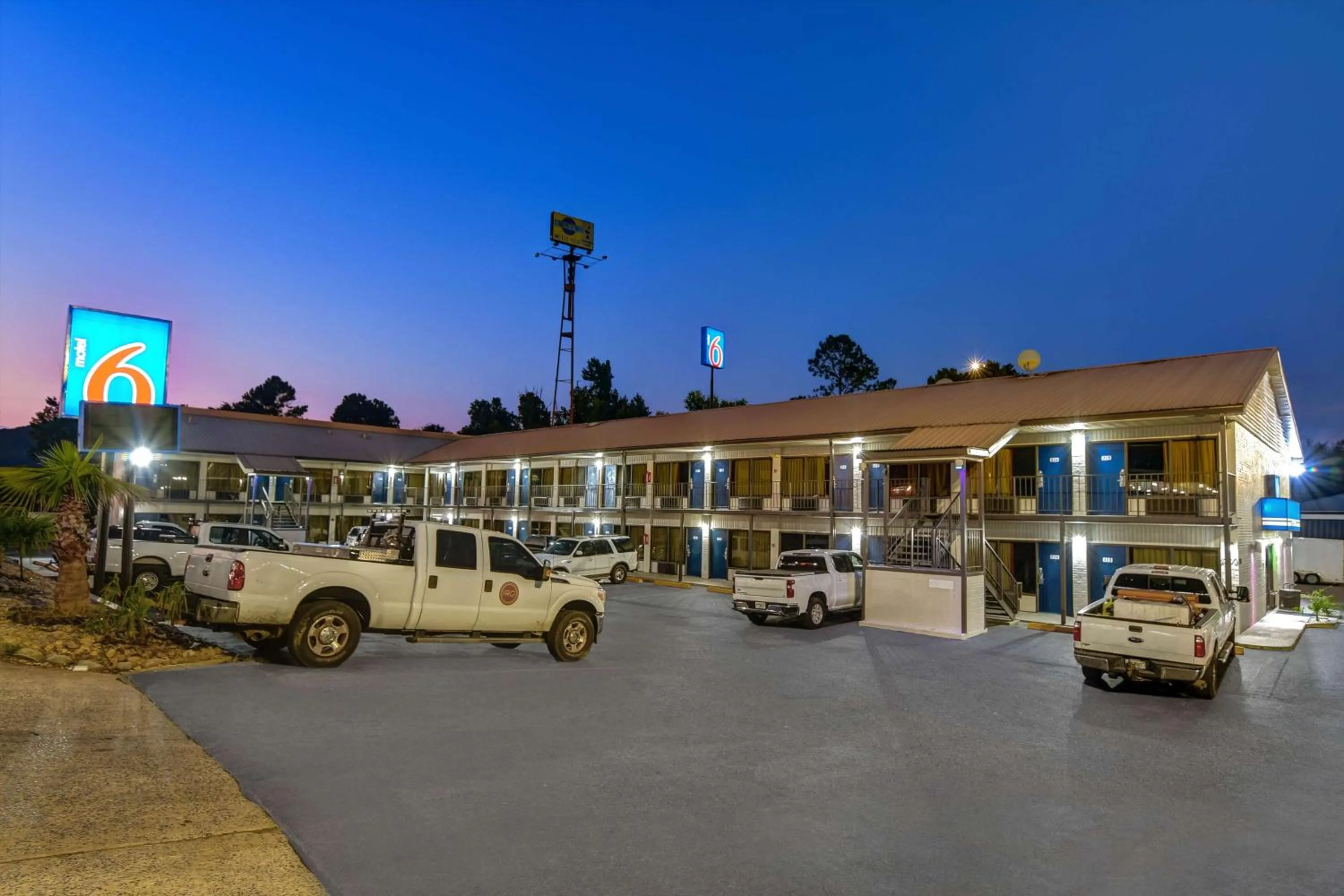 Property building in Motel 6-Dalton, GA