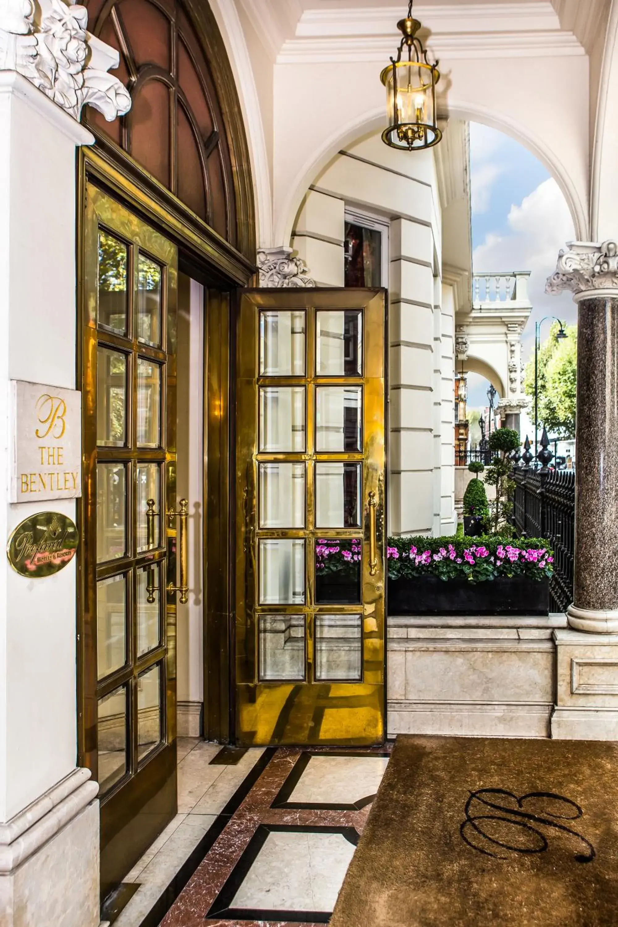 Facade/entrance in Bentley London Facade/entrance in Bentley London