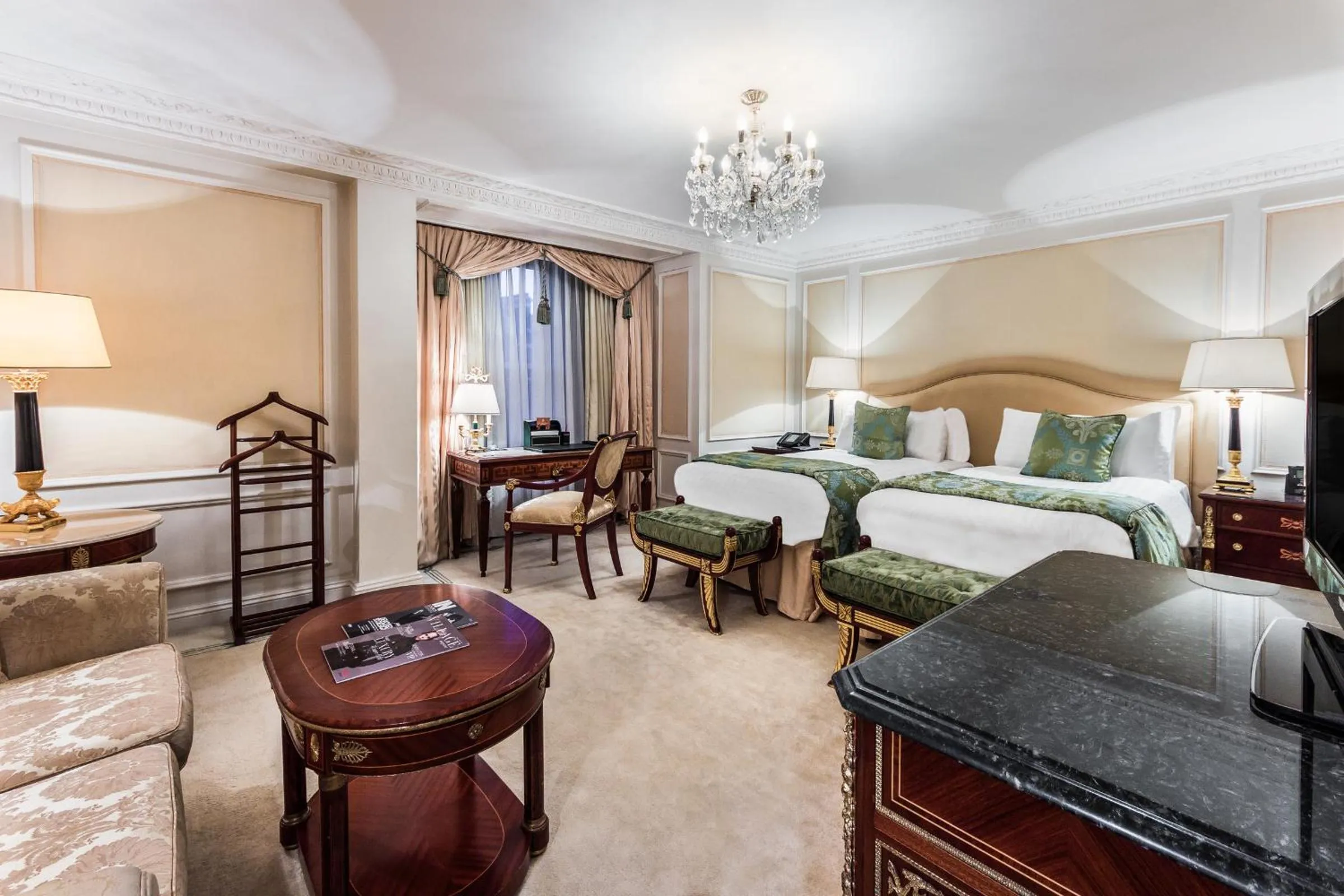 Bedroom, Bed in Bentley London