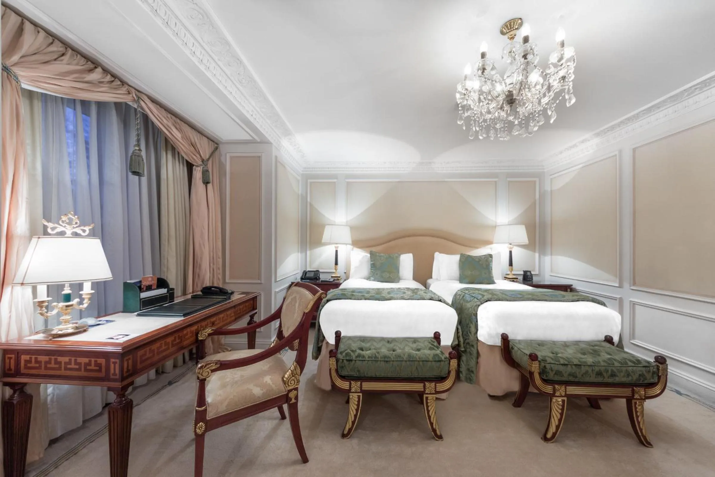 Bedroom, Bed in Bentley London