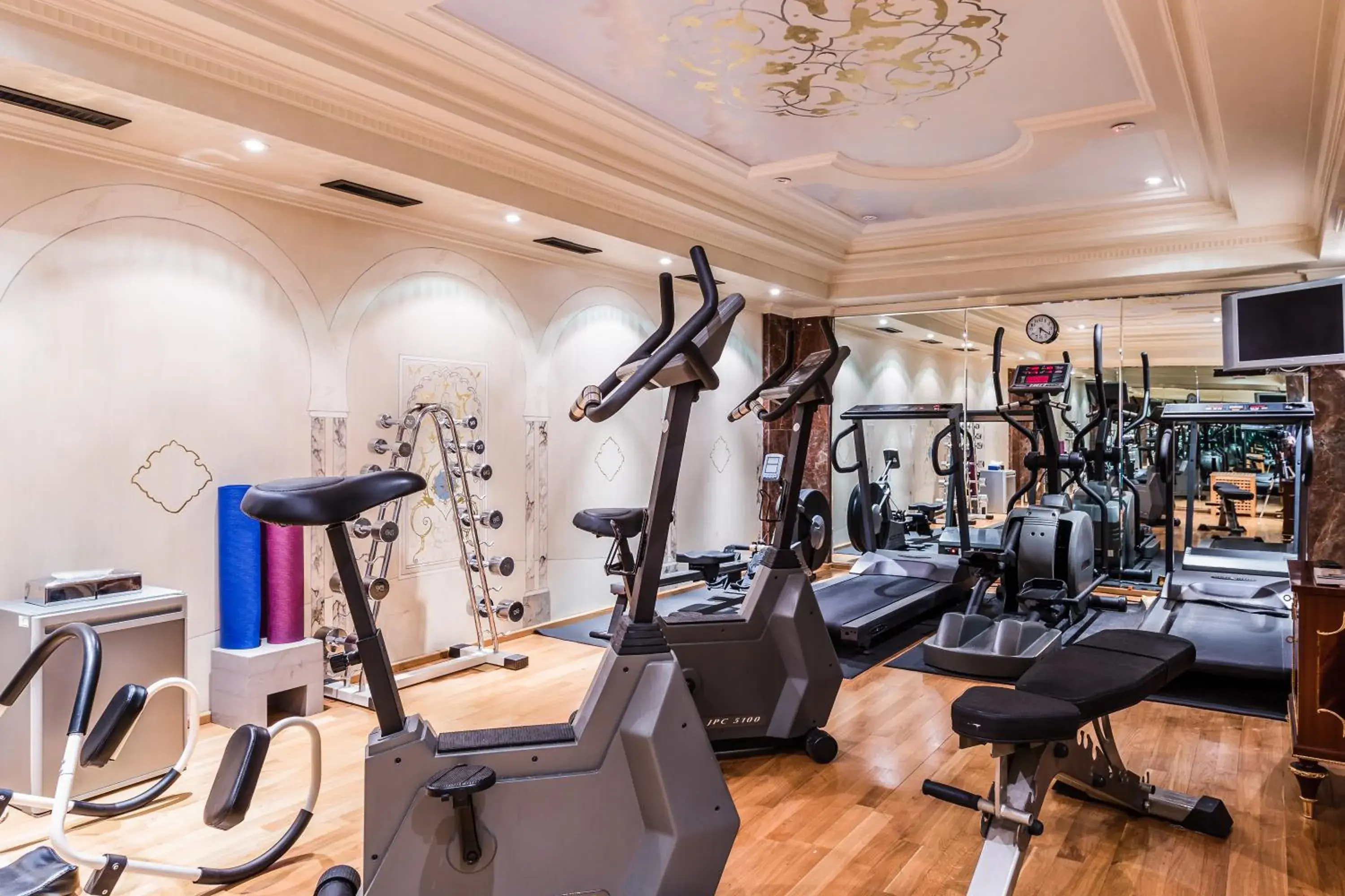 Fitness centre/facilities in Bentley London Fitness centre/facilities in Bentley London