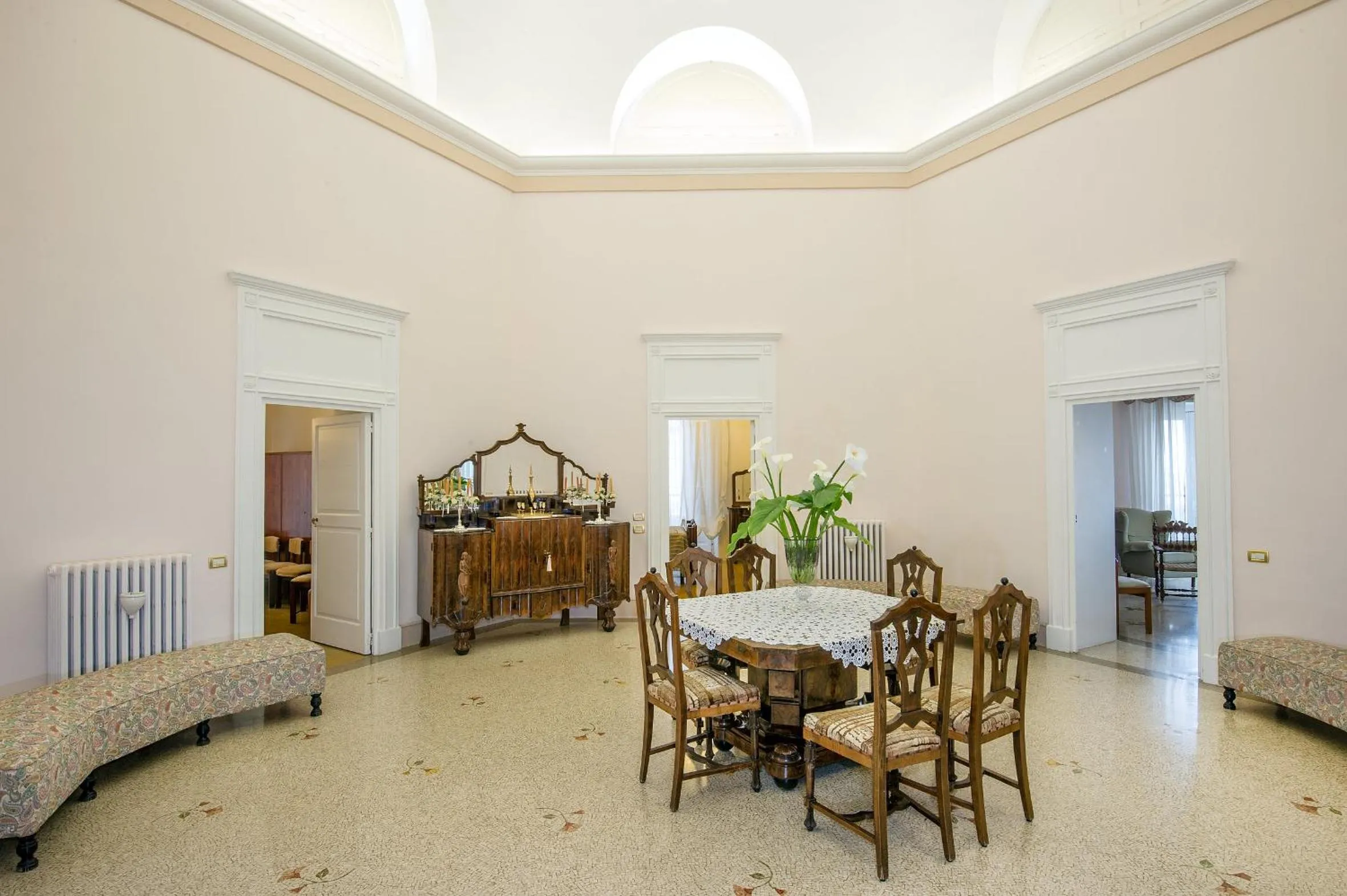 Communal lounge/ TV room in Villa La Meridiana - Caroli Hotels