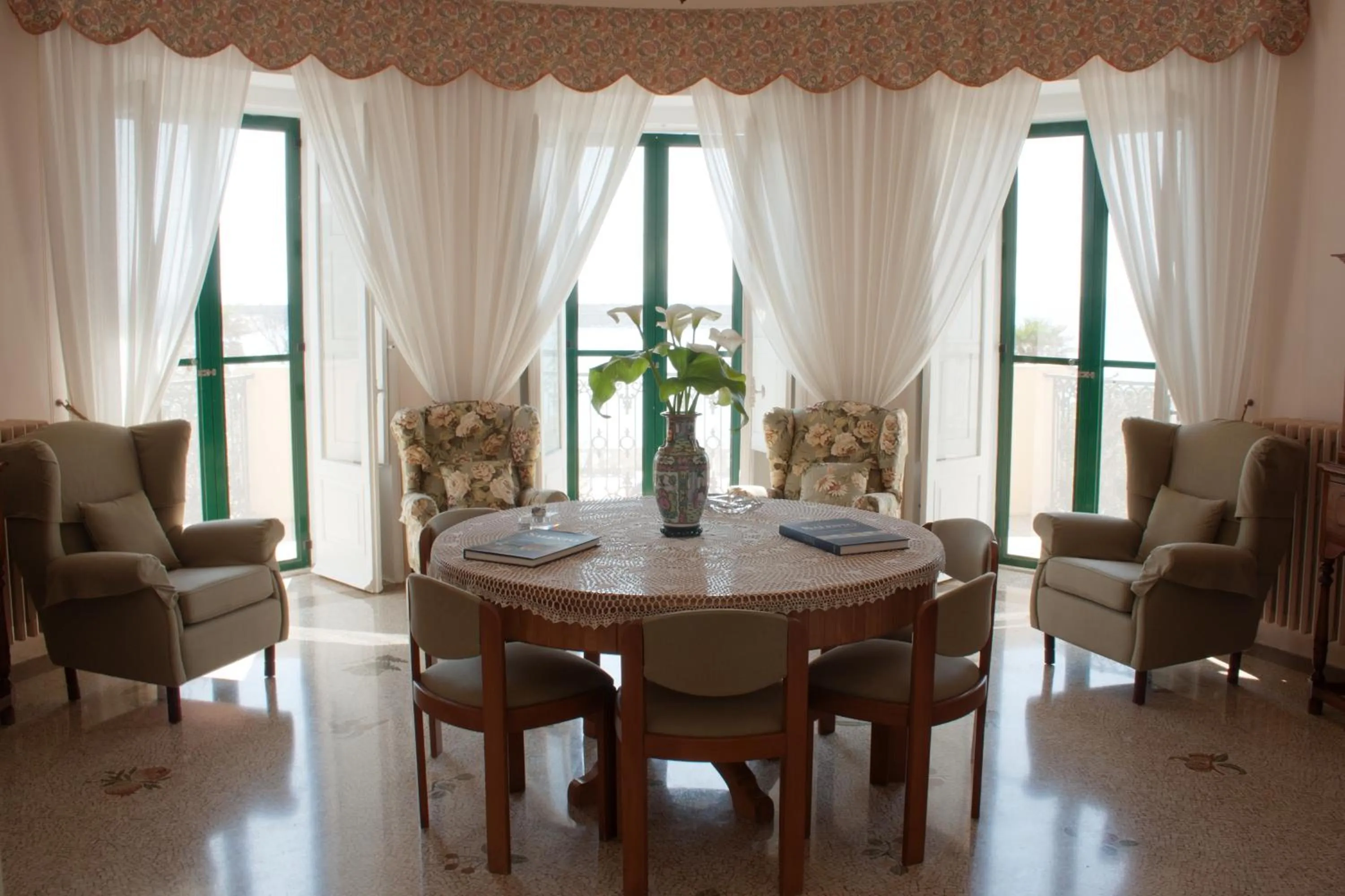 Living room in Villa La Meridiana - Caroli Hotels