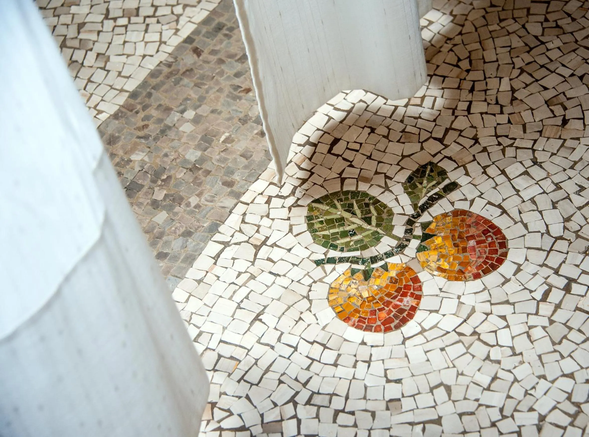 Communal lounge/ TV room in Villa La Meridiana - Caroli Hotels