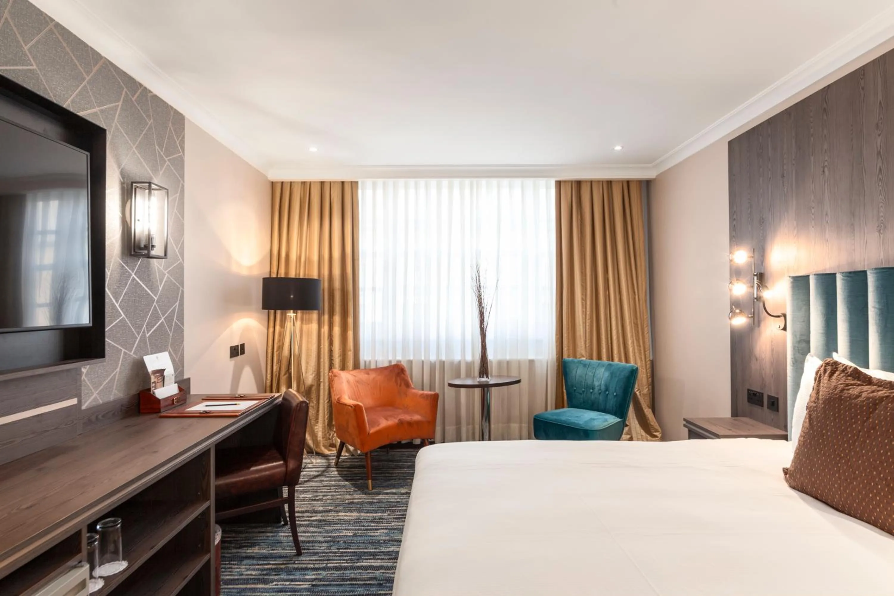 Photo of the whole room, Bed in Courthouse Hotel London