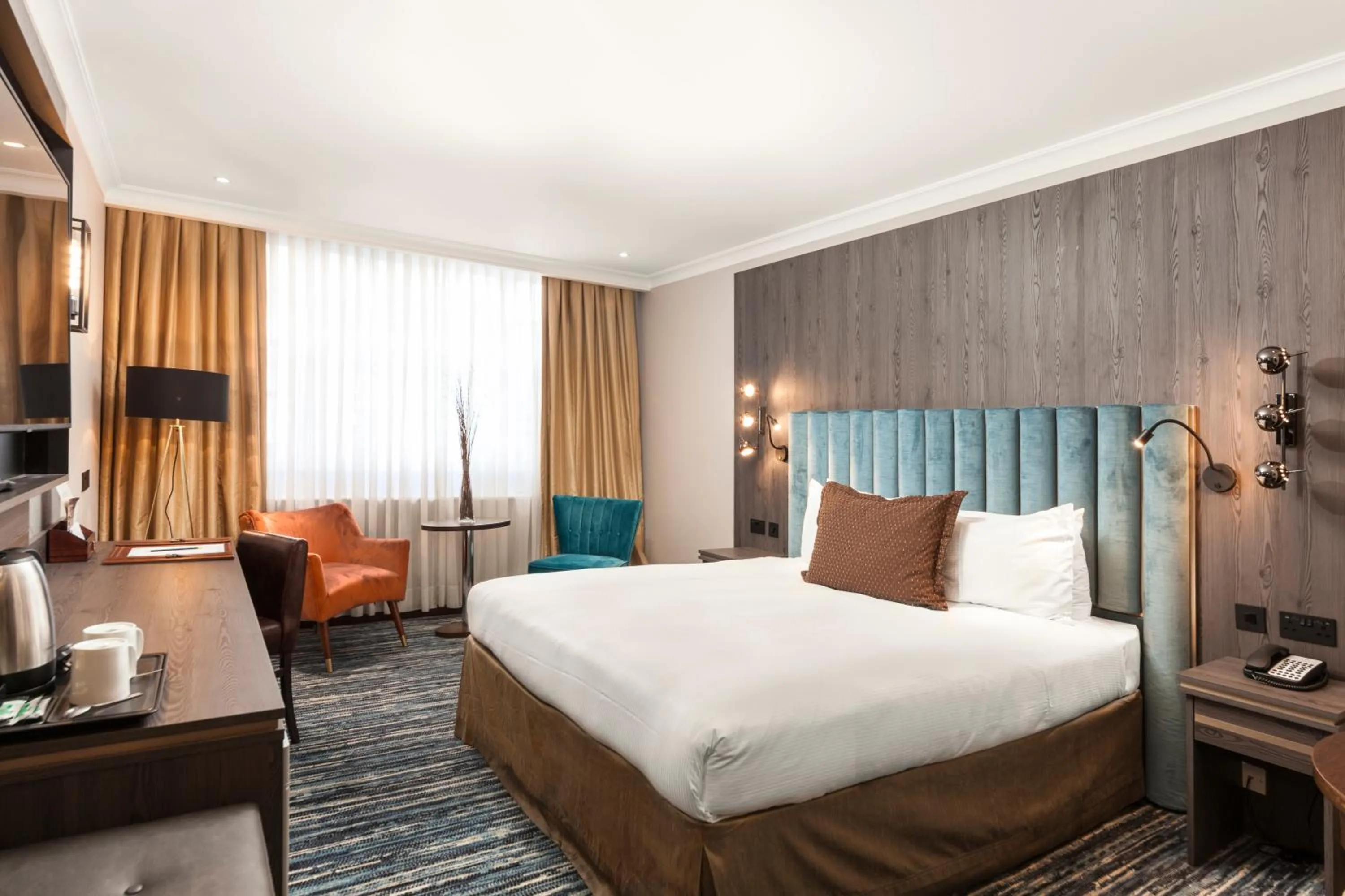 Photo of the whole room, Bed in Courthouse Hotel London