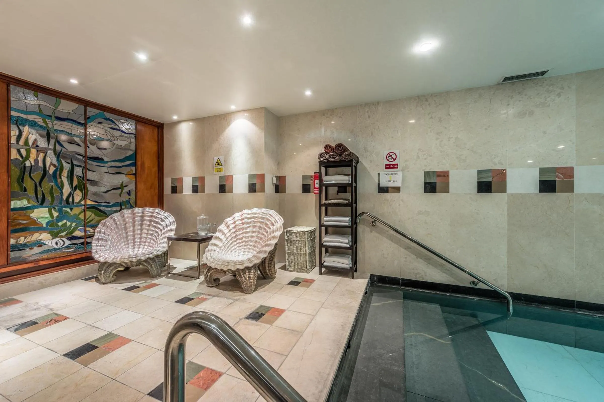 Swimming pool in Courthouse Hotel London