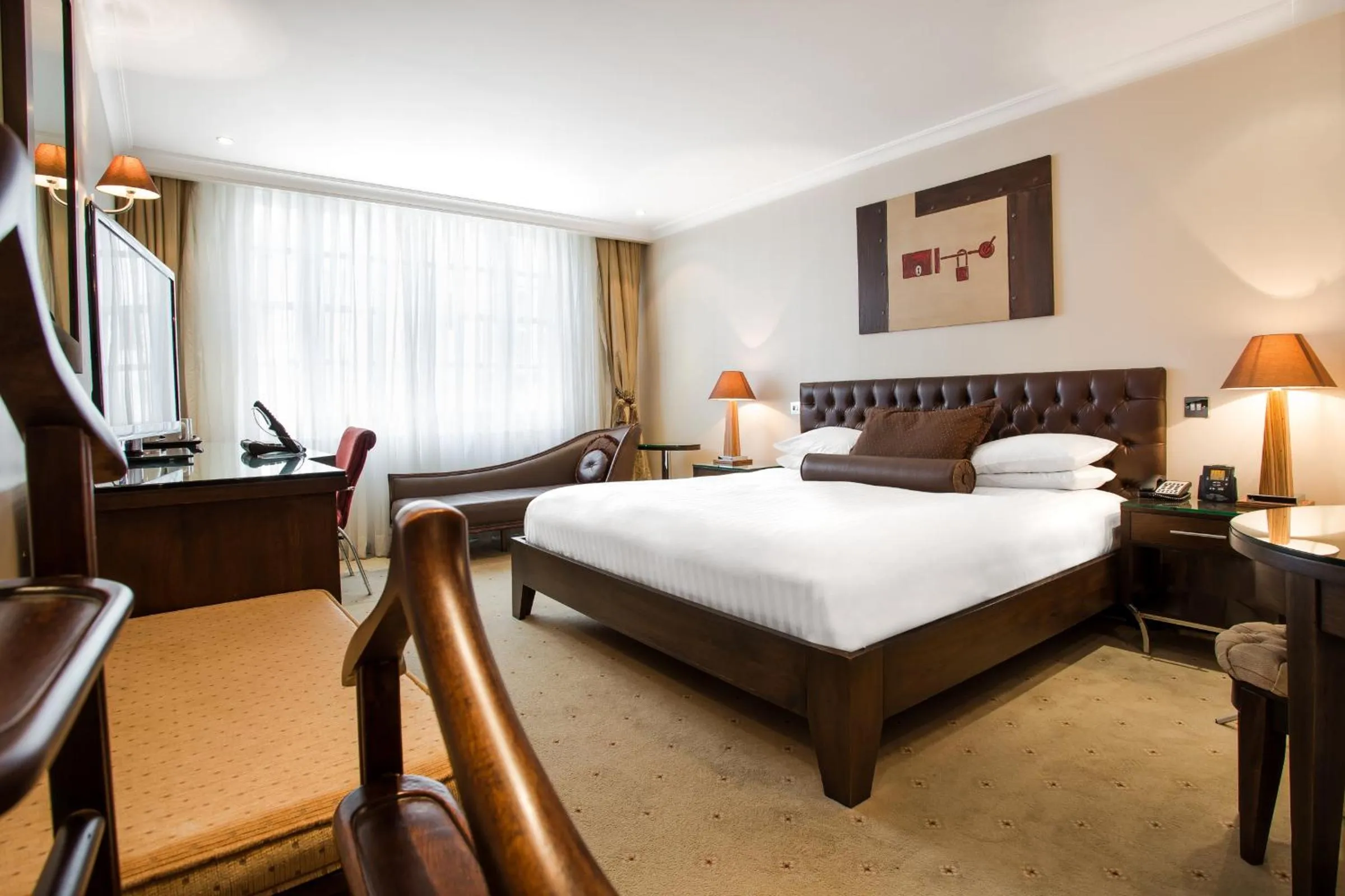 Bedroom, Bed in Courthouse Hotel London