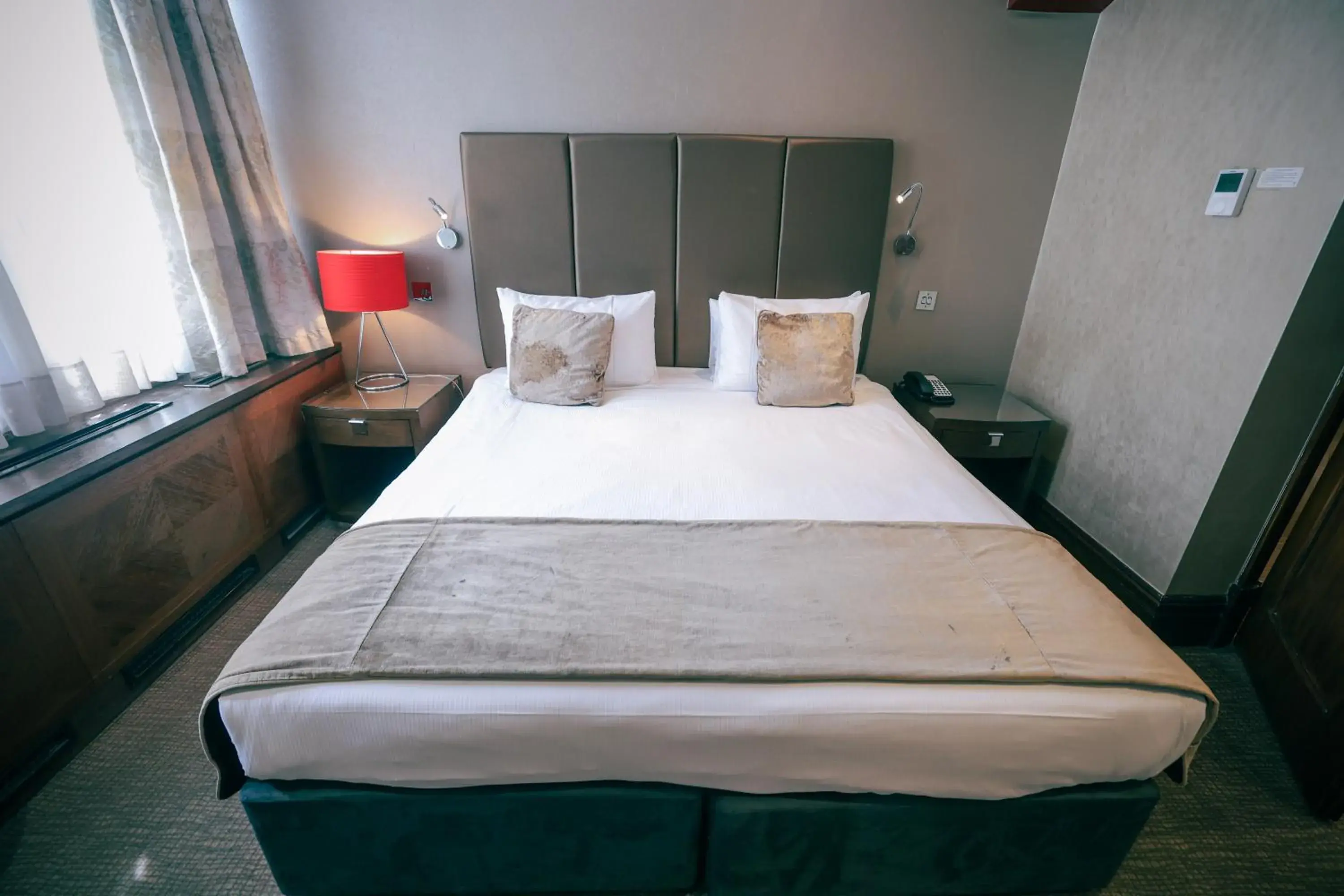 Bedroom, Bed in Courthouse Hotel London Bedroom, Bed in Courthouse Hotel London