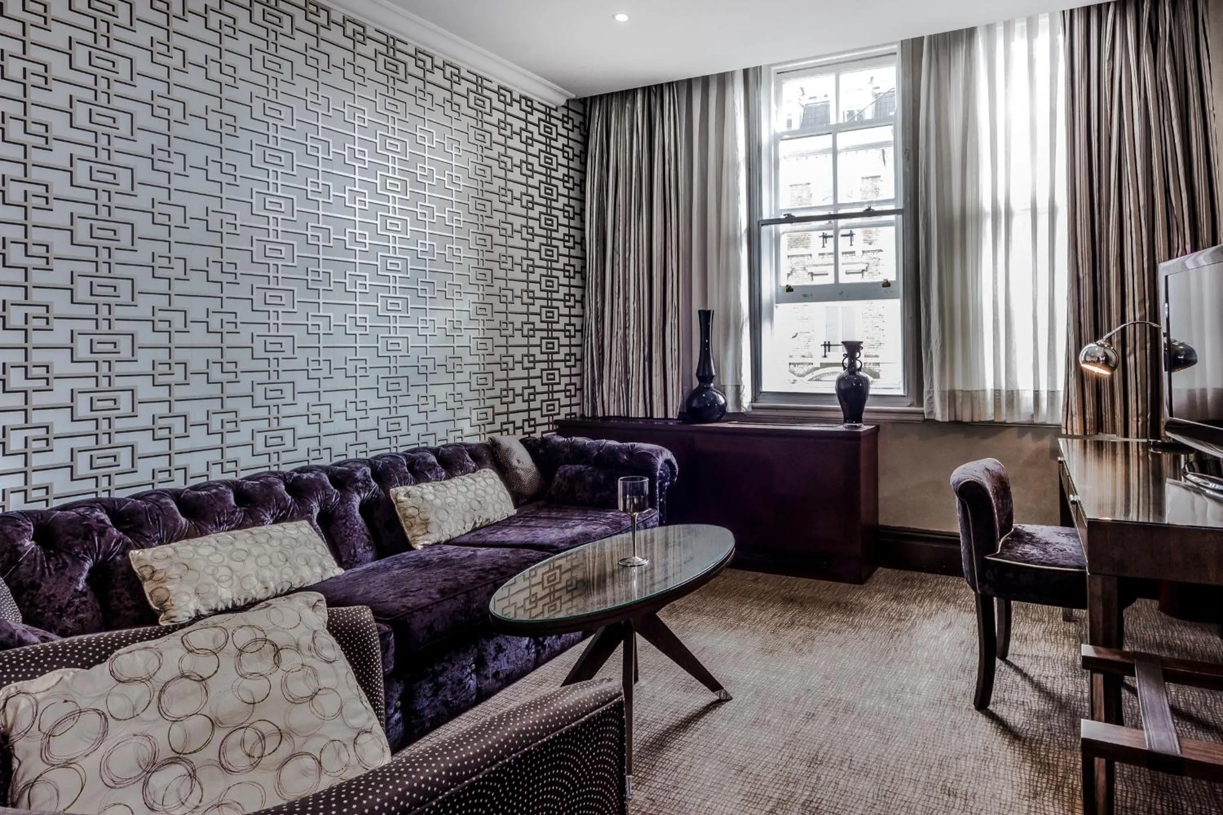 Living room in Courthouse Hotel London
