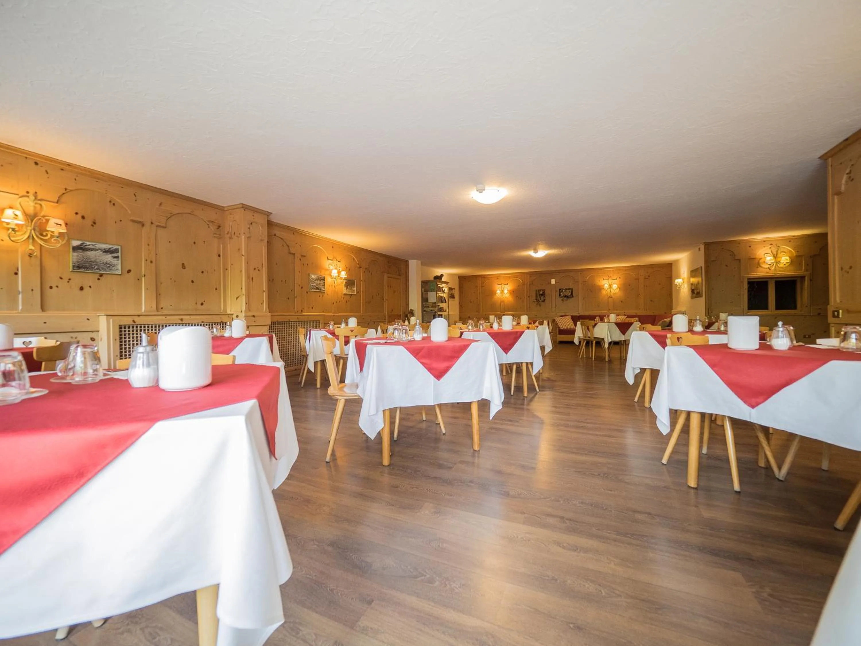 Buffet breakfast in Hotel Baita della Luna