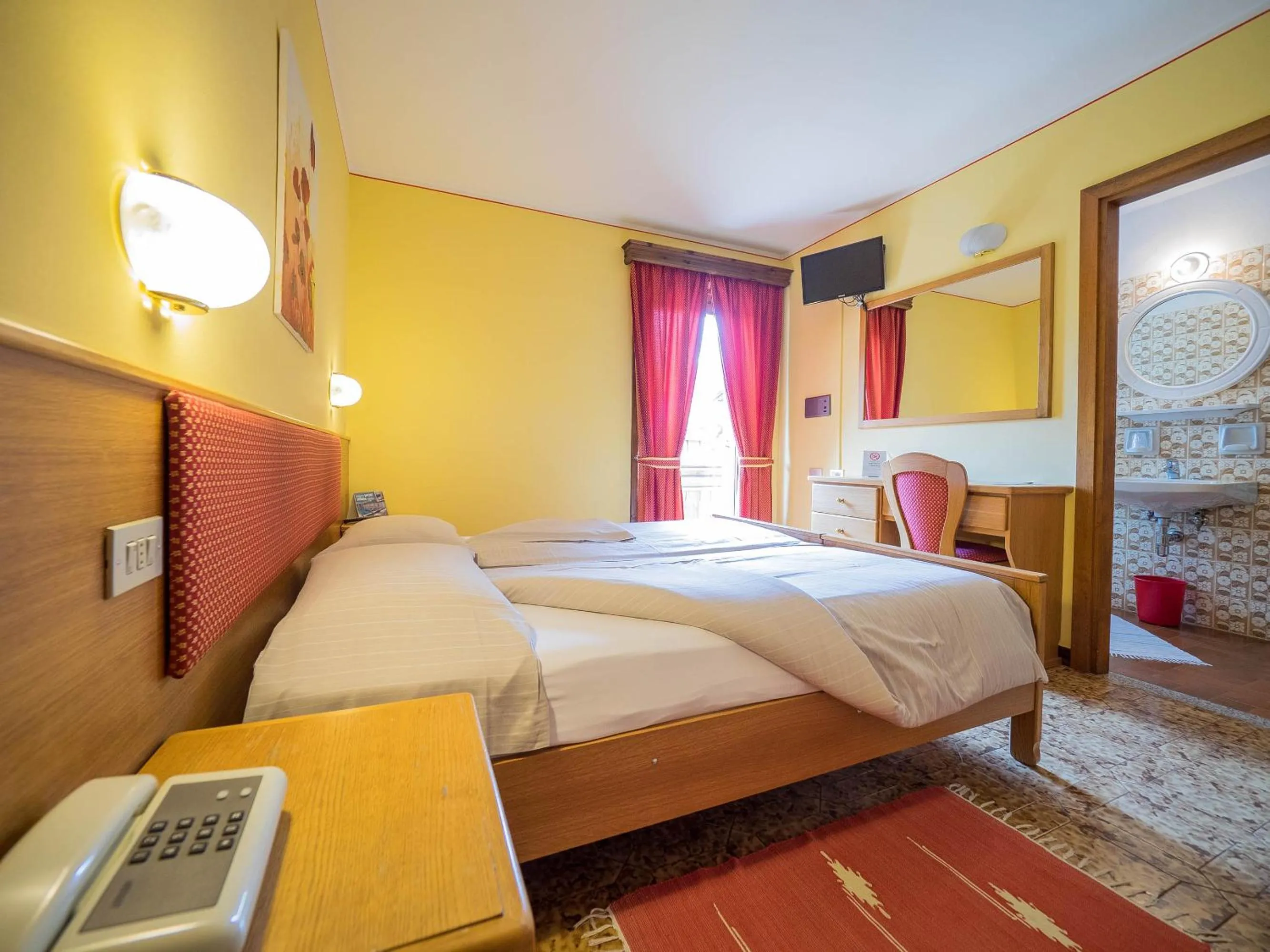 Bedroom, Bed in Hotel Baita della Luna