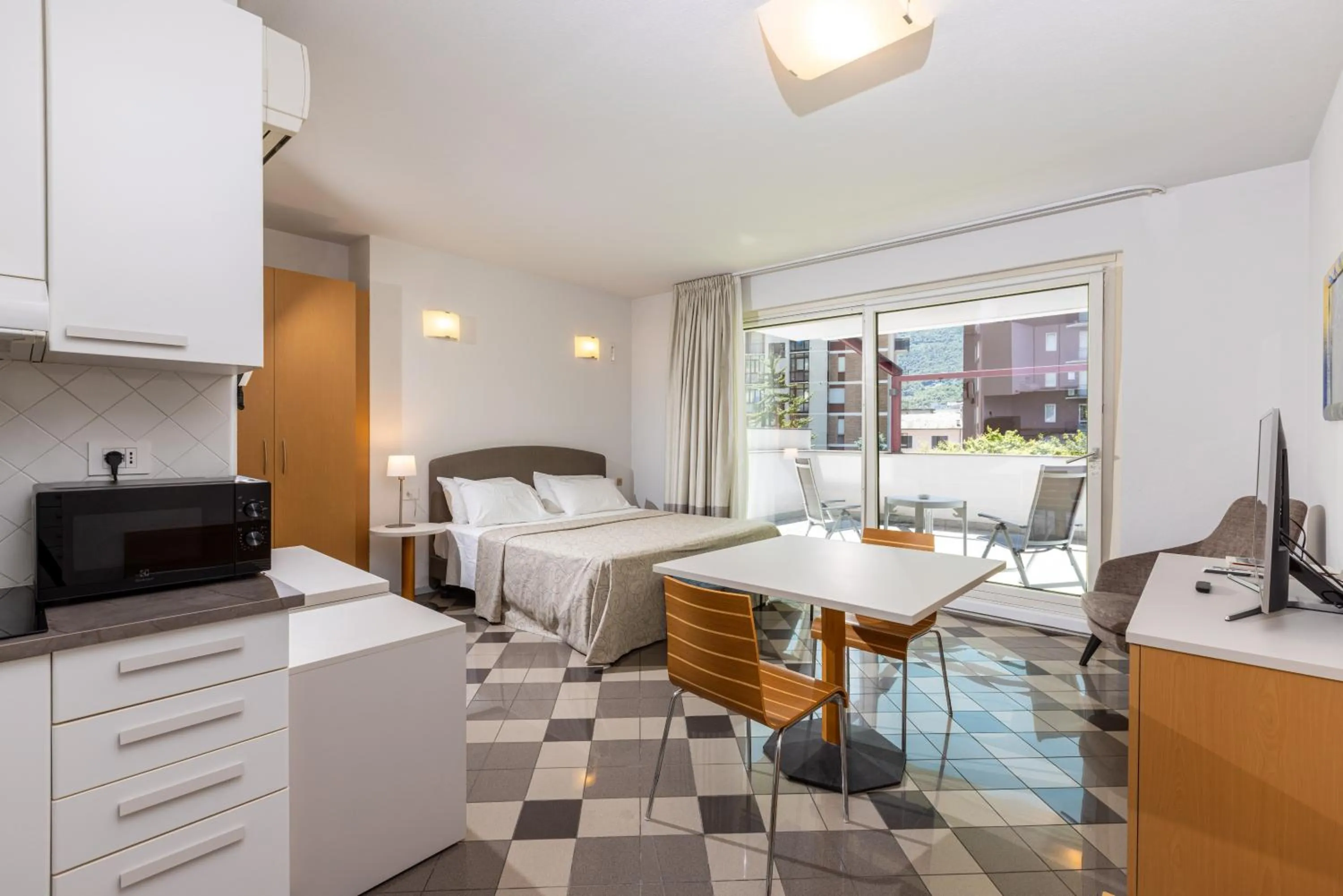 Photo of the whole room, Bed in Piazzi House