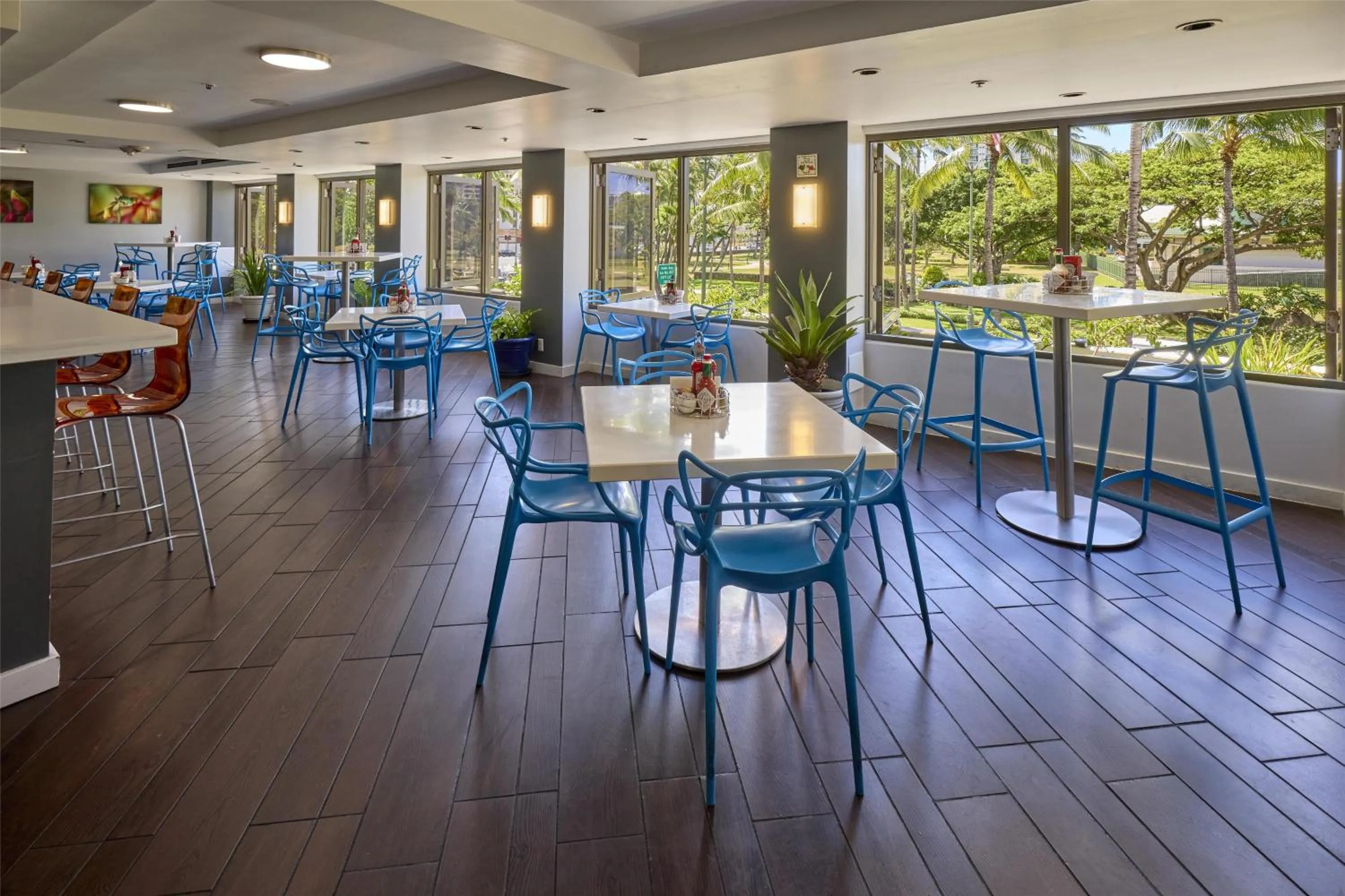 Restaurant/places to eat in DoubleTree by Hilton Alana - Waikiki Beach