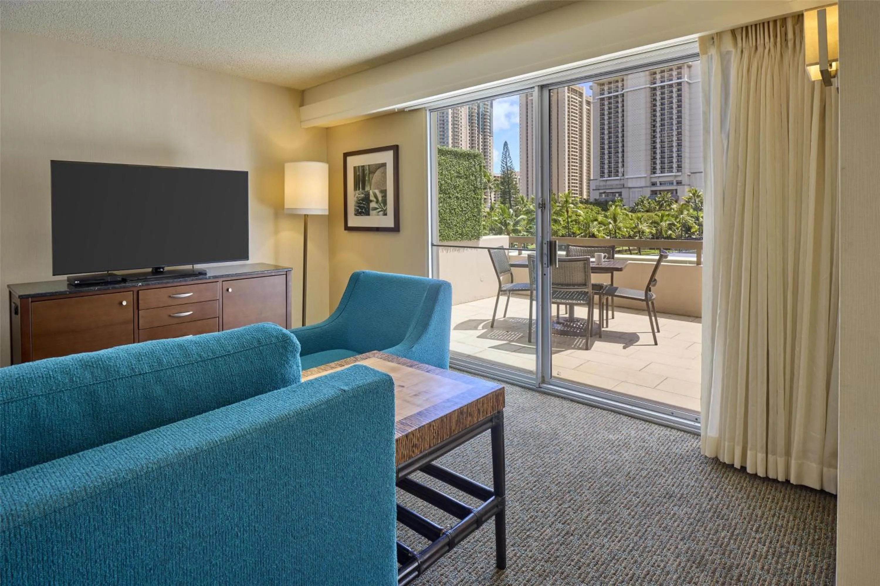 Living room in DoubleTree by Hilton Alana - Waikiki Beach