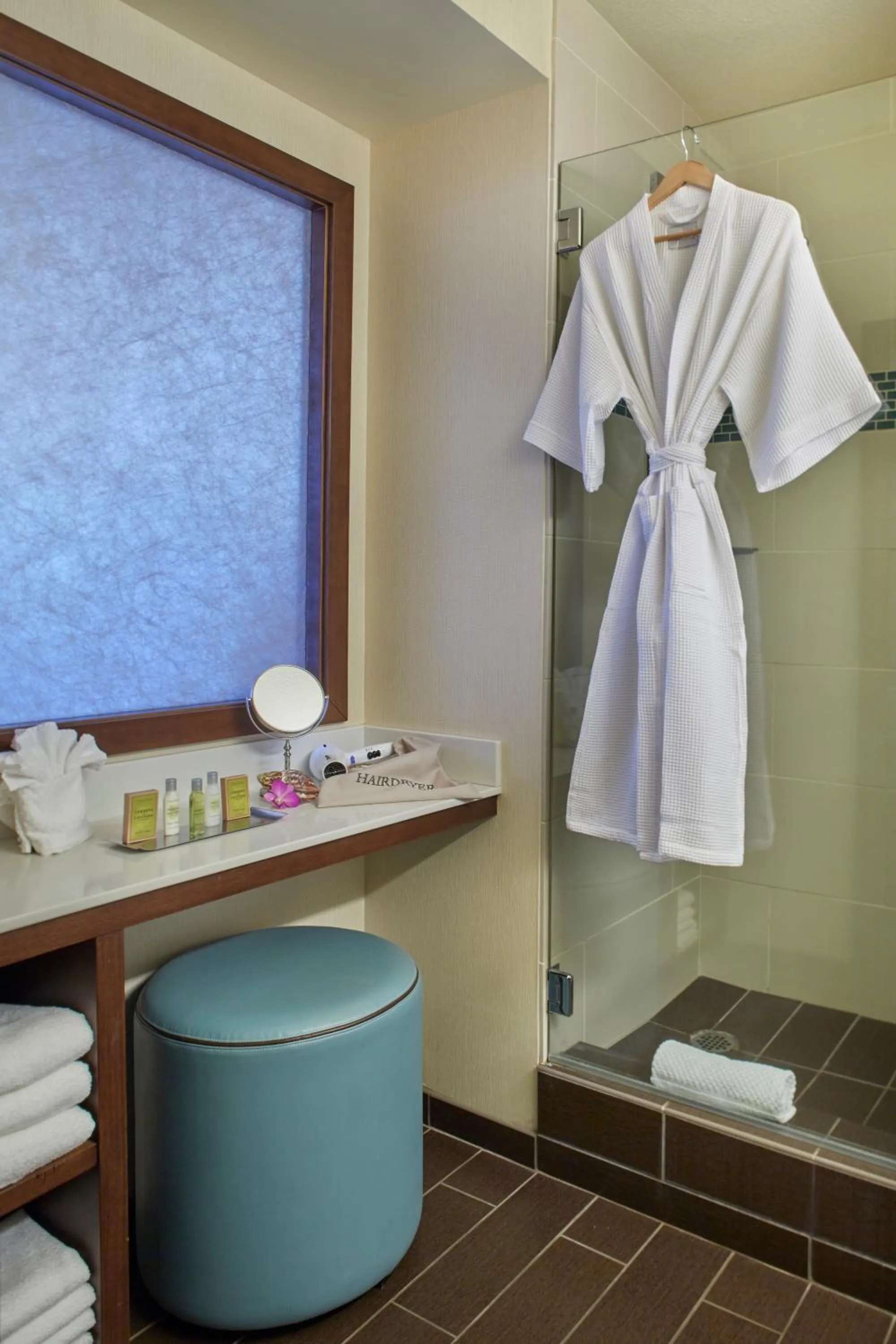 Shower in DoubleTree by Hilton Alana - Waikiki Beach