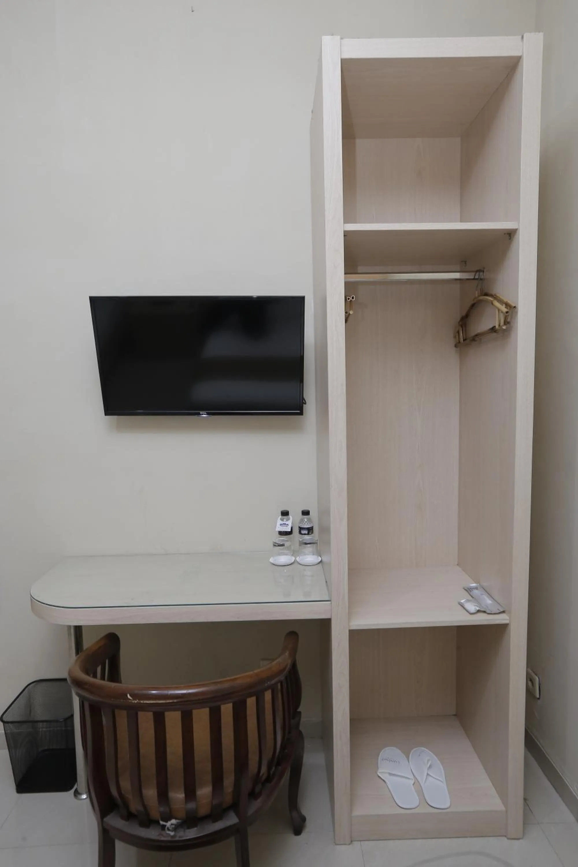 Bed, TV/Entertainment Center in Hotel Atalie Malioboro by Natt's Hospitality